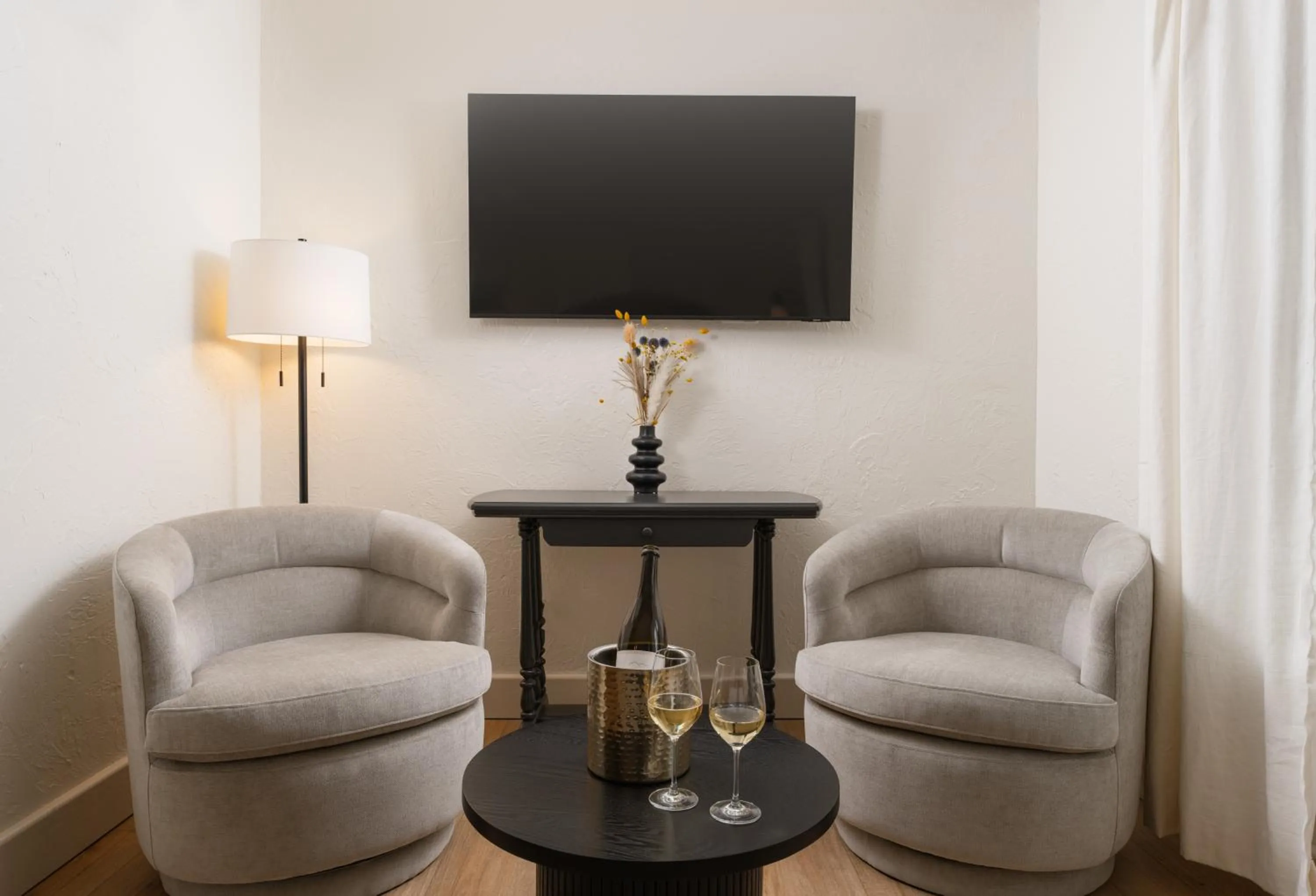 Seating area in Petit Soleil - Bed, Breakfast and Bar