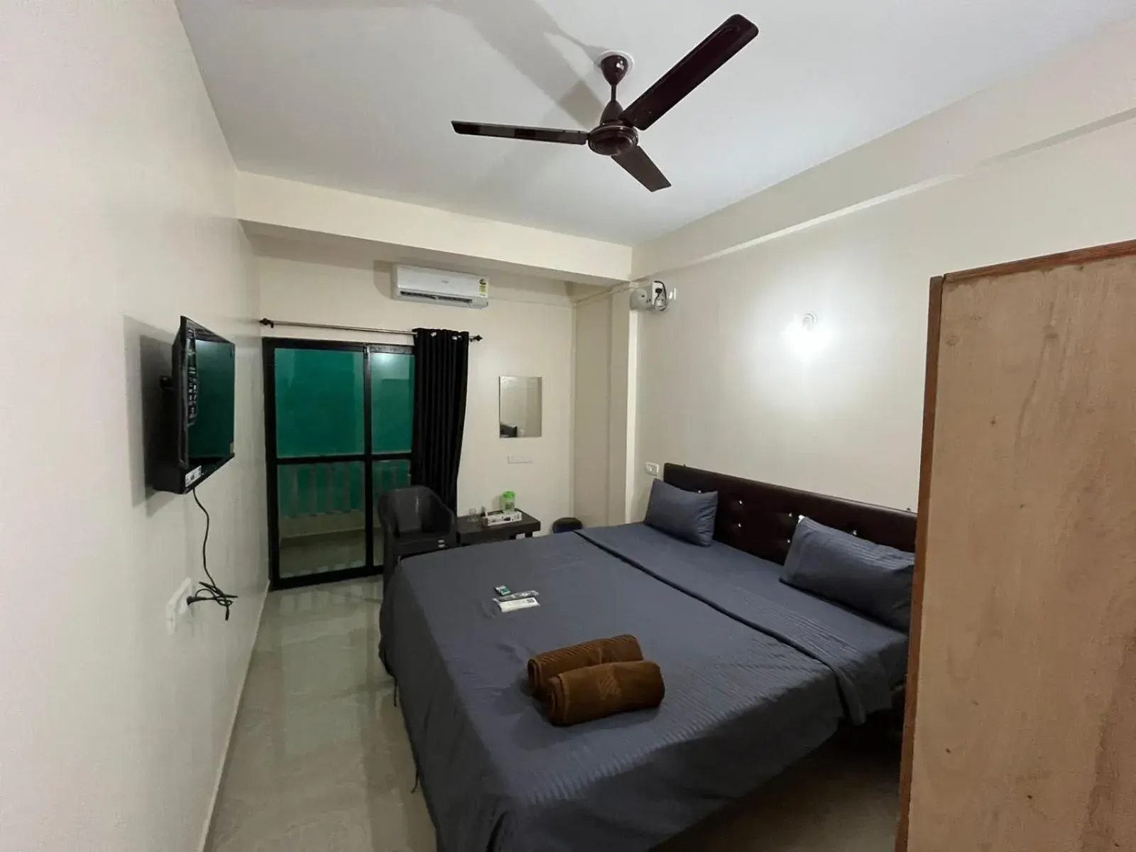 Bed in Hotel Saffron Baga Bed in Hotel Saffron Baga