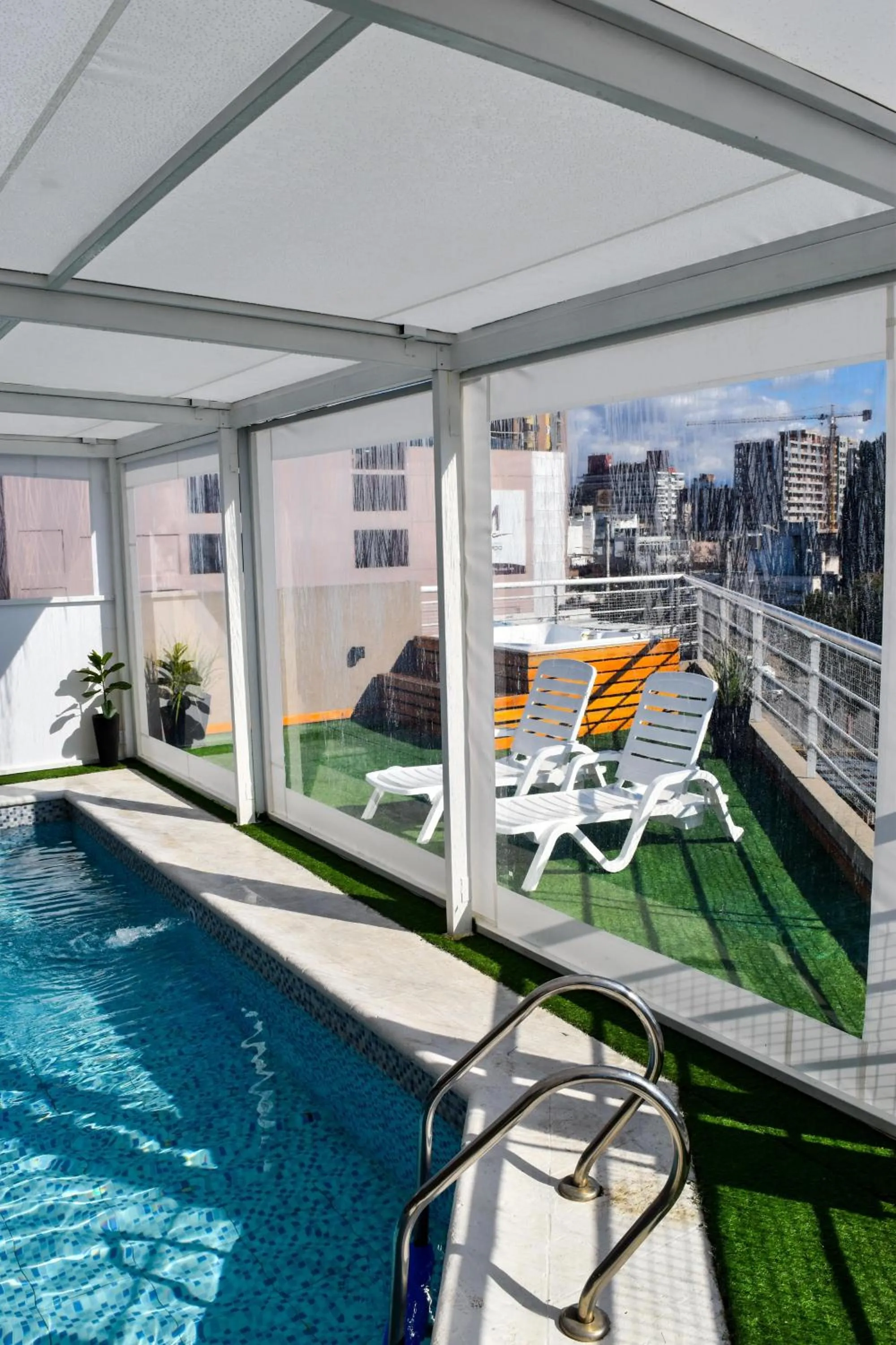 Swimming pool in Hotel Libertad