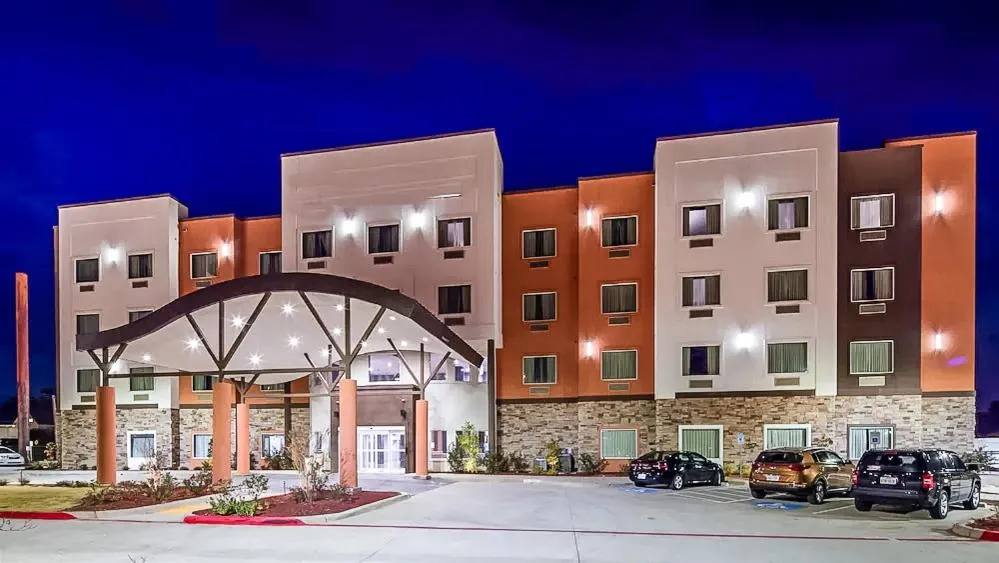 Del-Mar Airport Inn & Suites