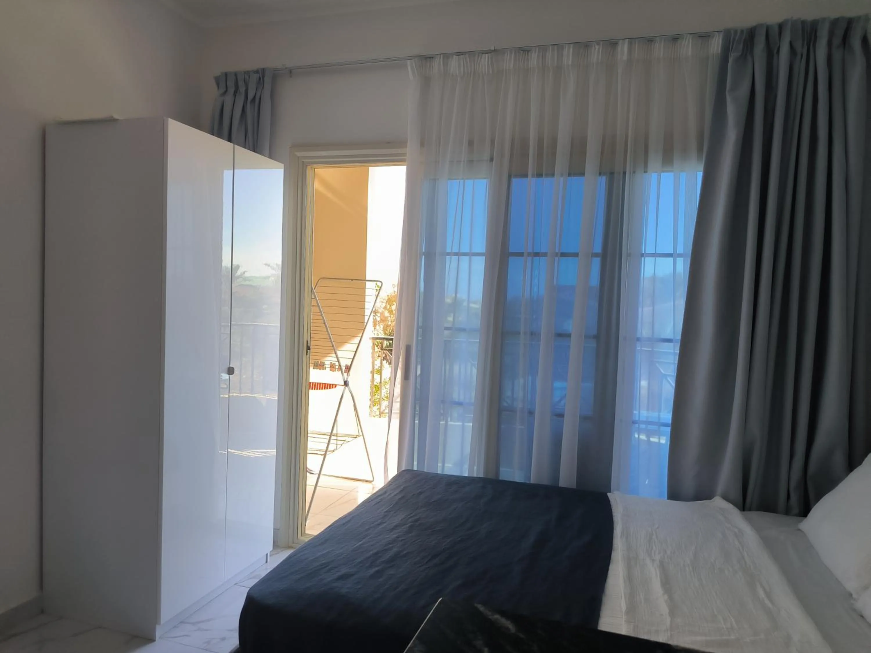 Bed in Solo beach front studio or for couple