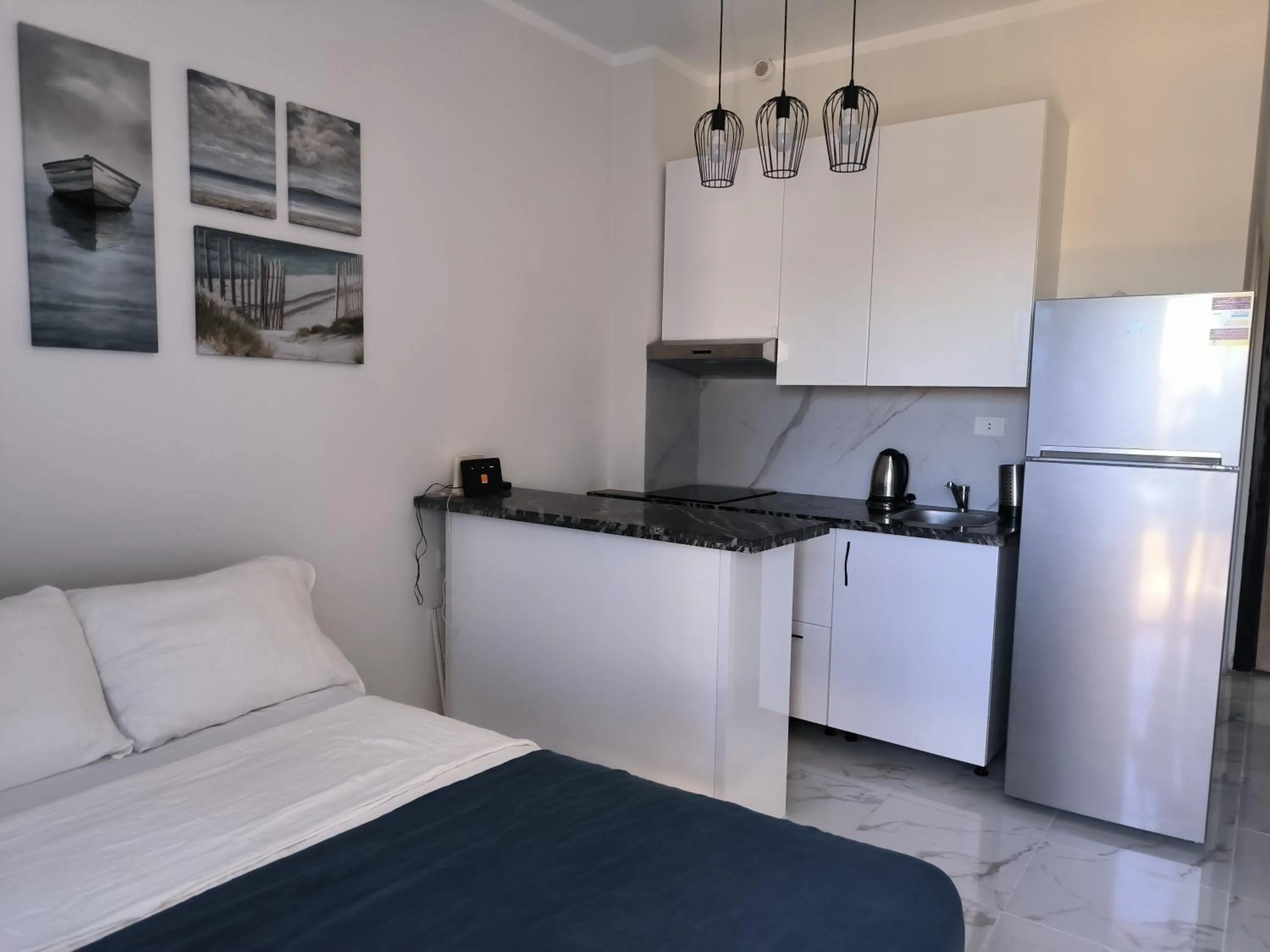 Bed in Solo beach front studio or for couple