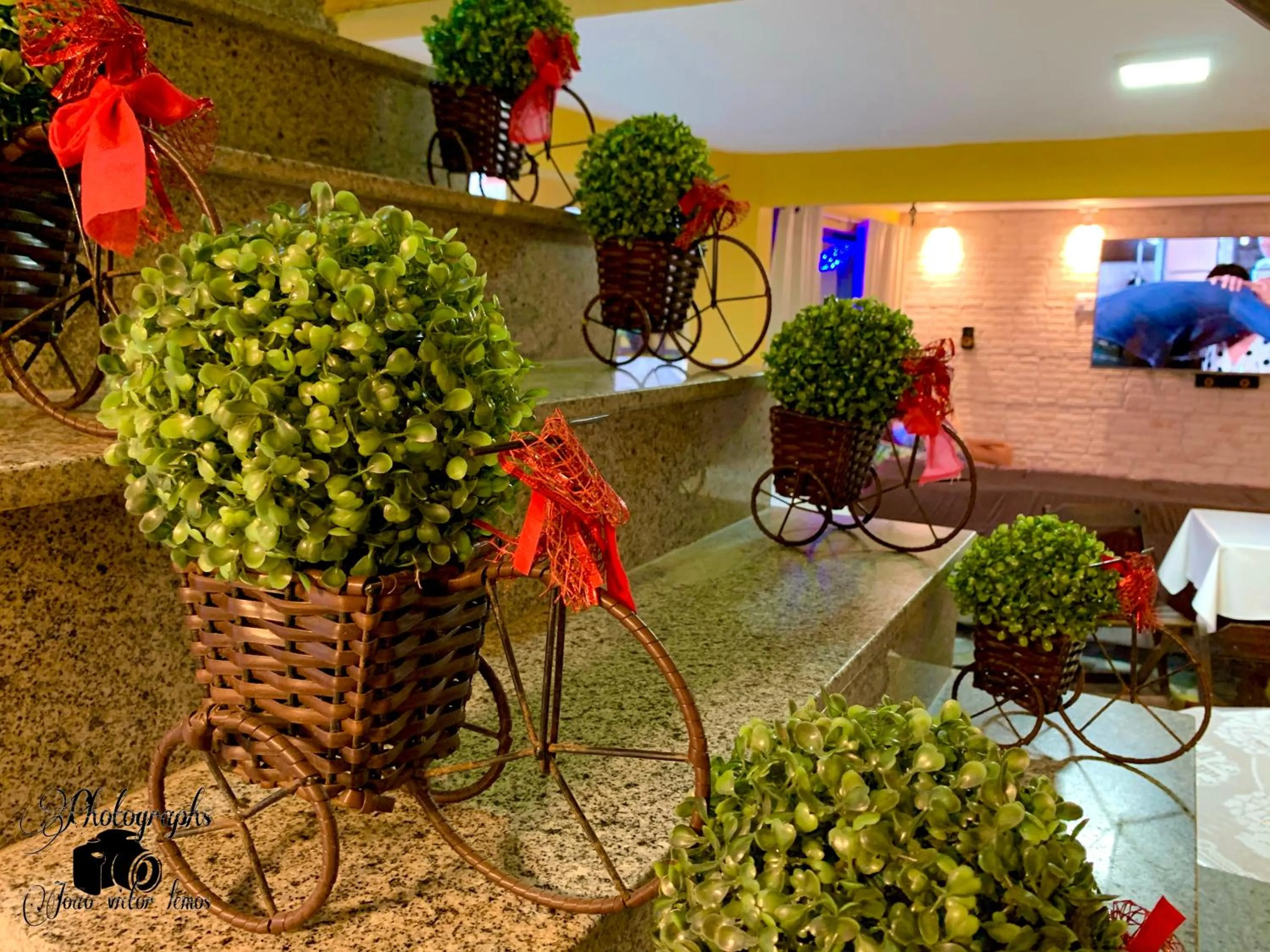 Communal lounge/ TV room in Pousada Toca dos Coelhos