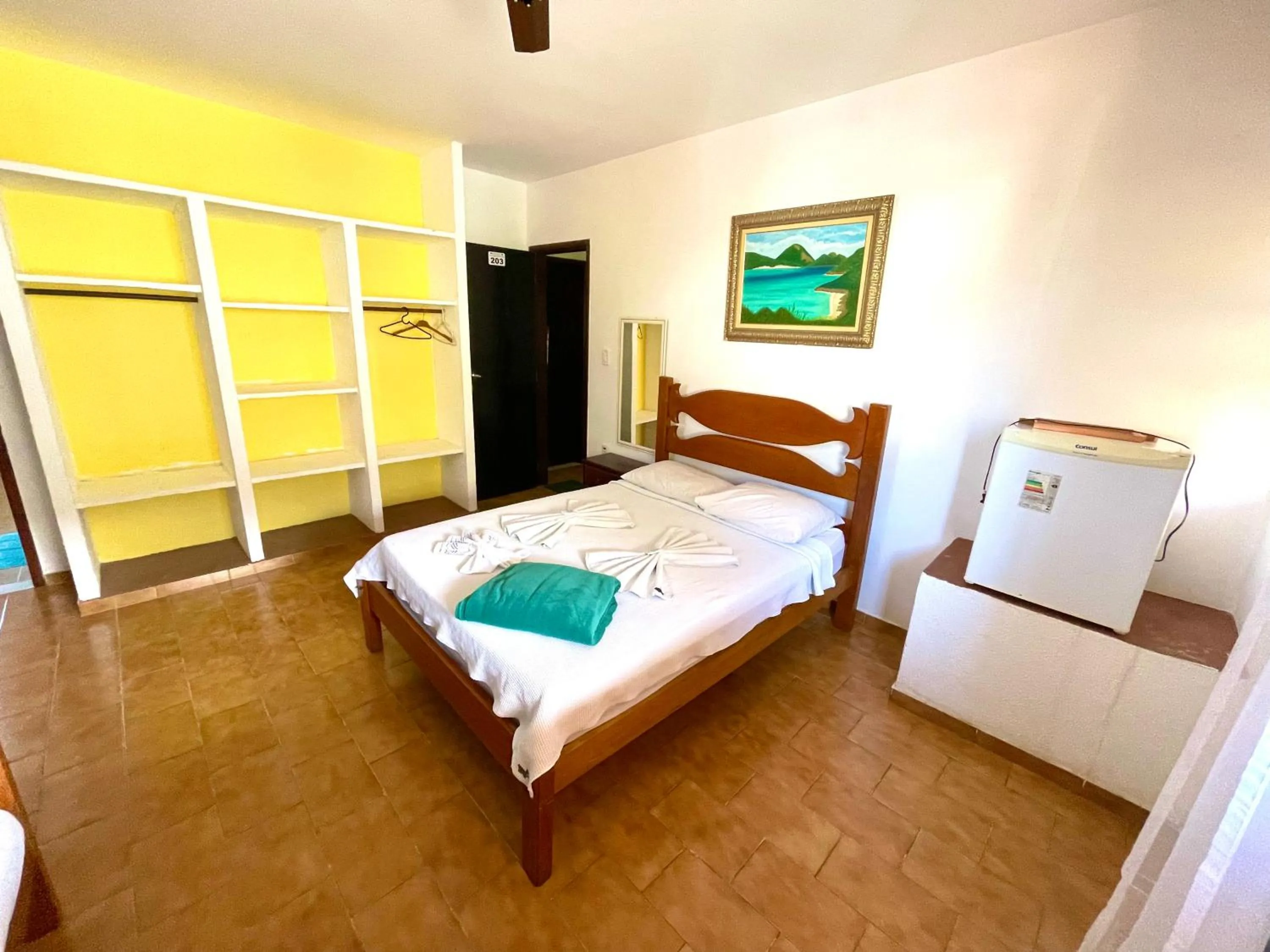 Shower, Bed in Pousada Toca dos Coelhos