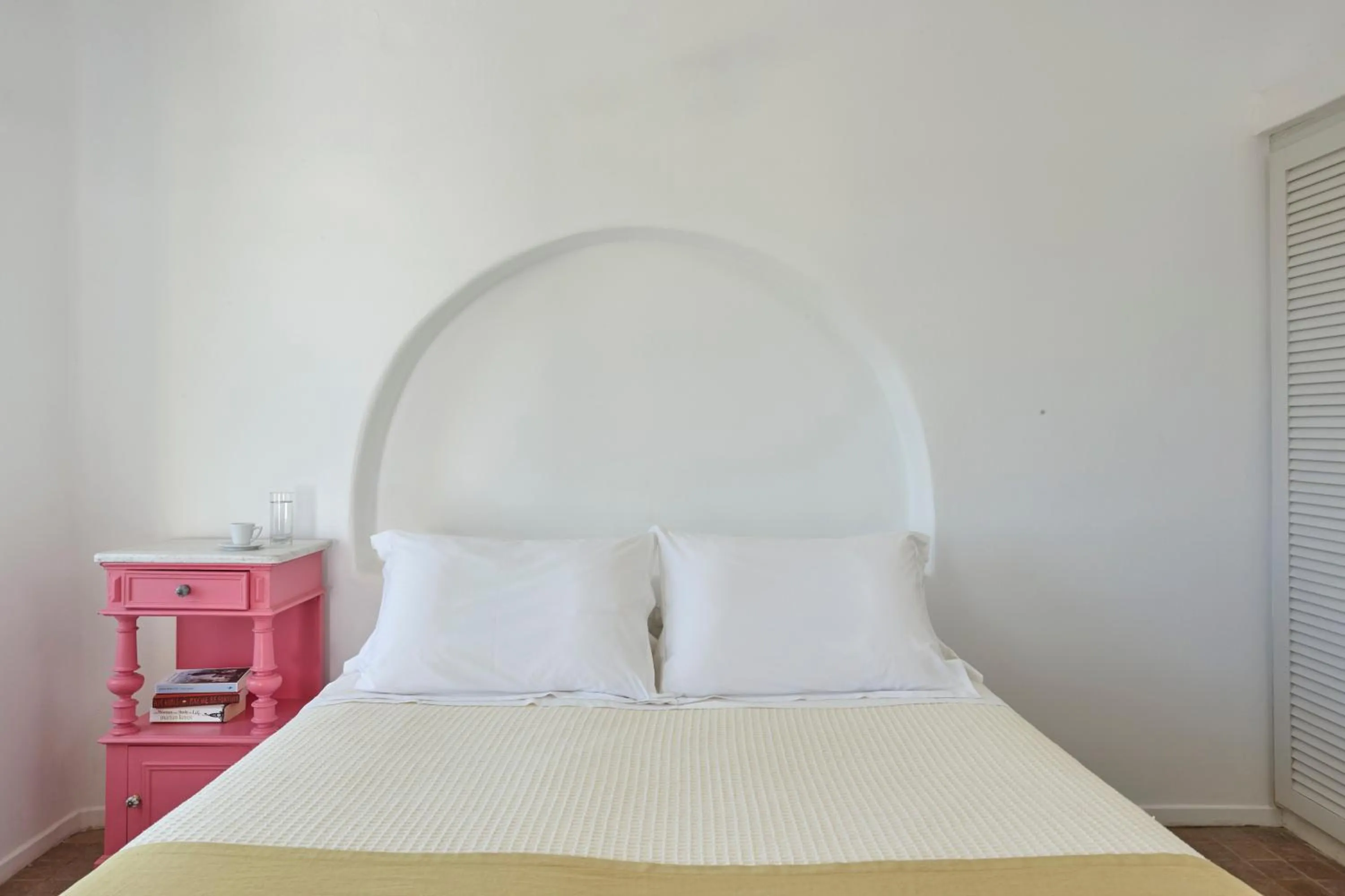 Bed in Villa Agrikoia