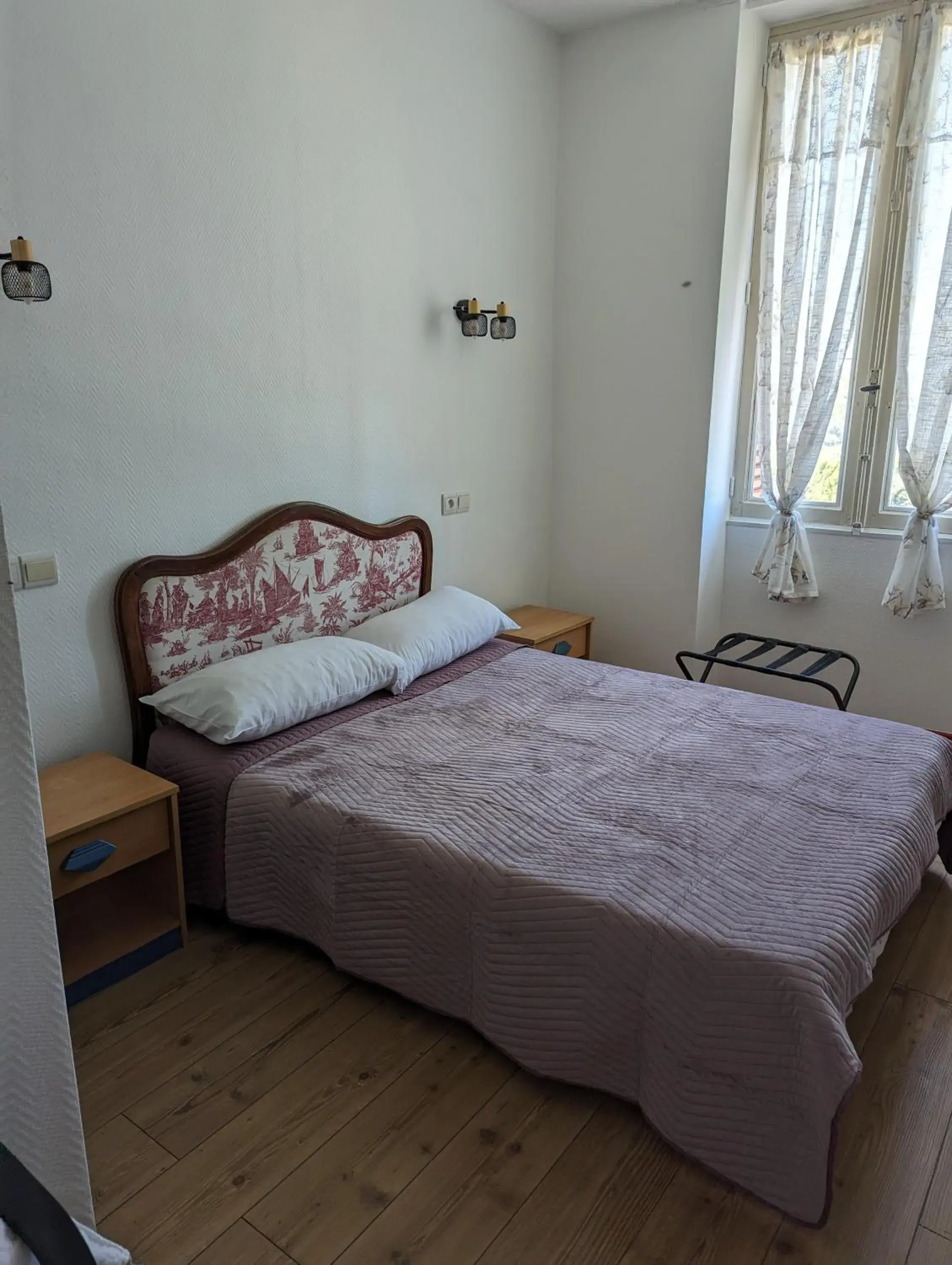 Bed in Auberge Des Pins Bed in Auberge Des Pins