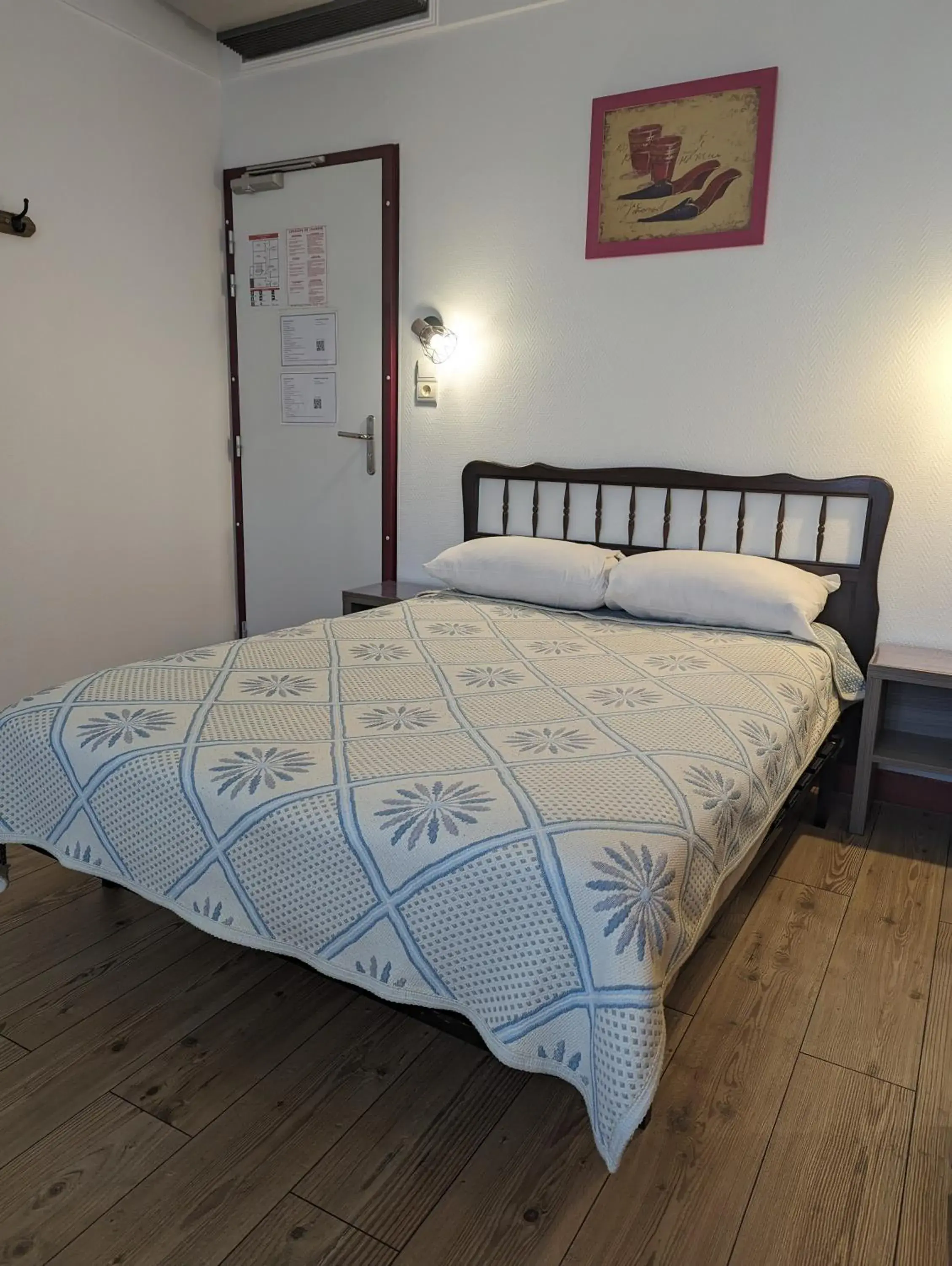 Bed in Auberge Des Pins Bed in Auberge Des Pins