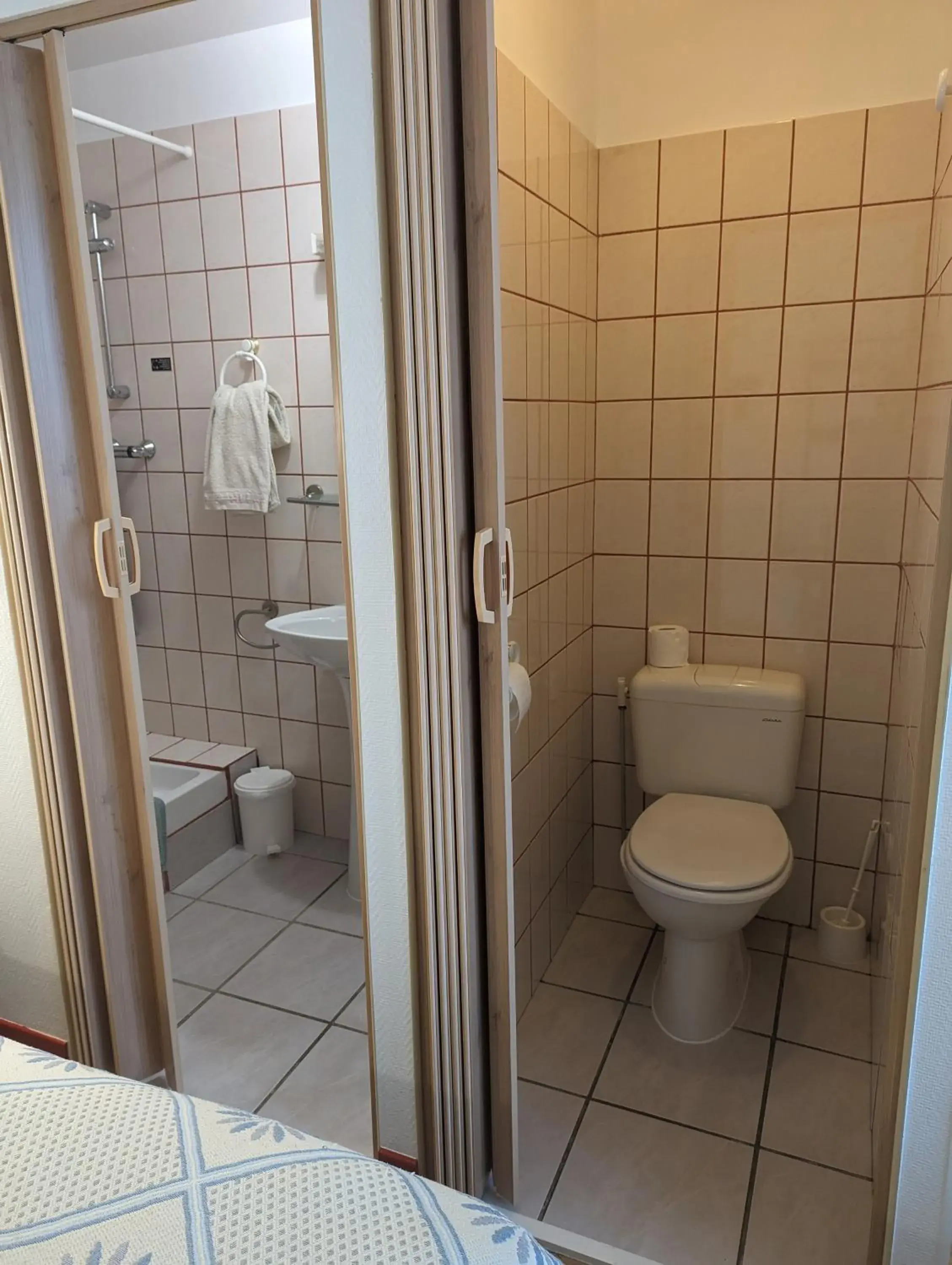 Twin Room in Auberge Des Pins Twin Room in Auberge Des Pins