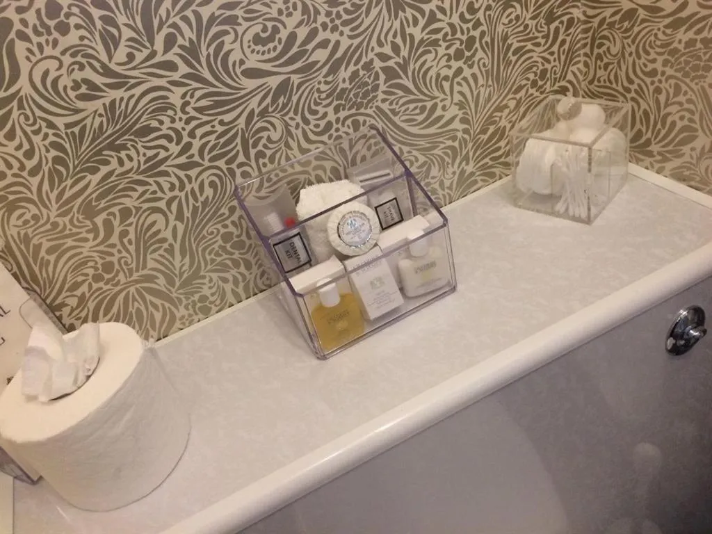 Bathroom in The Limes