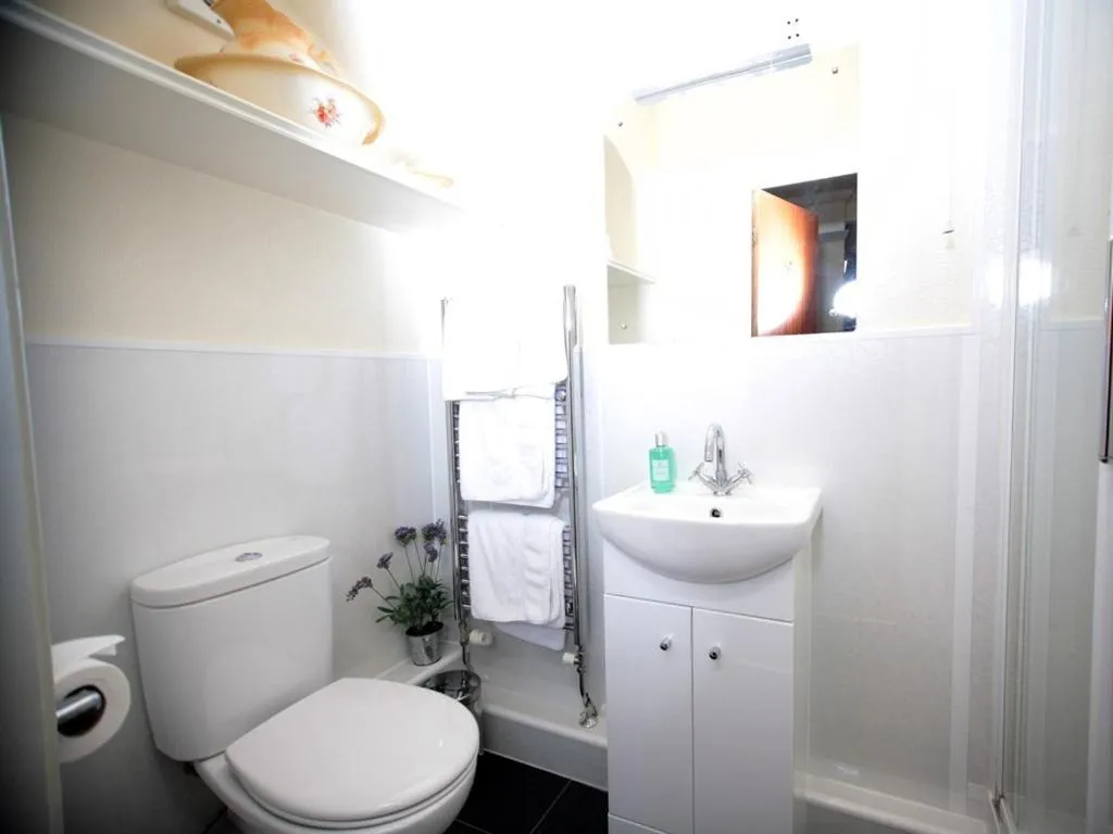 Bathroom in The Limes