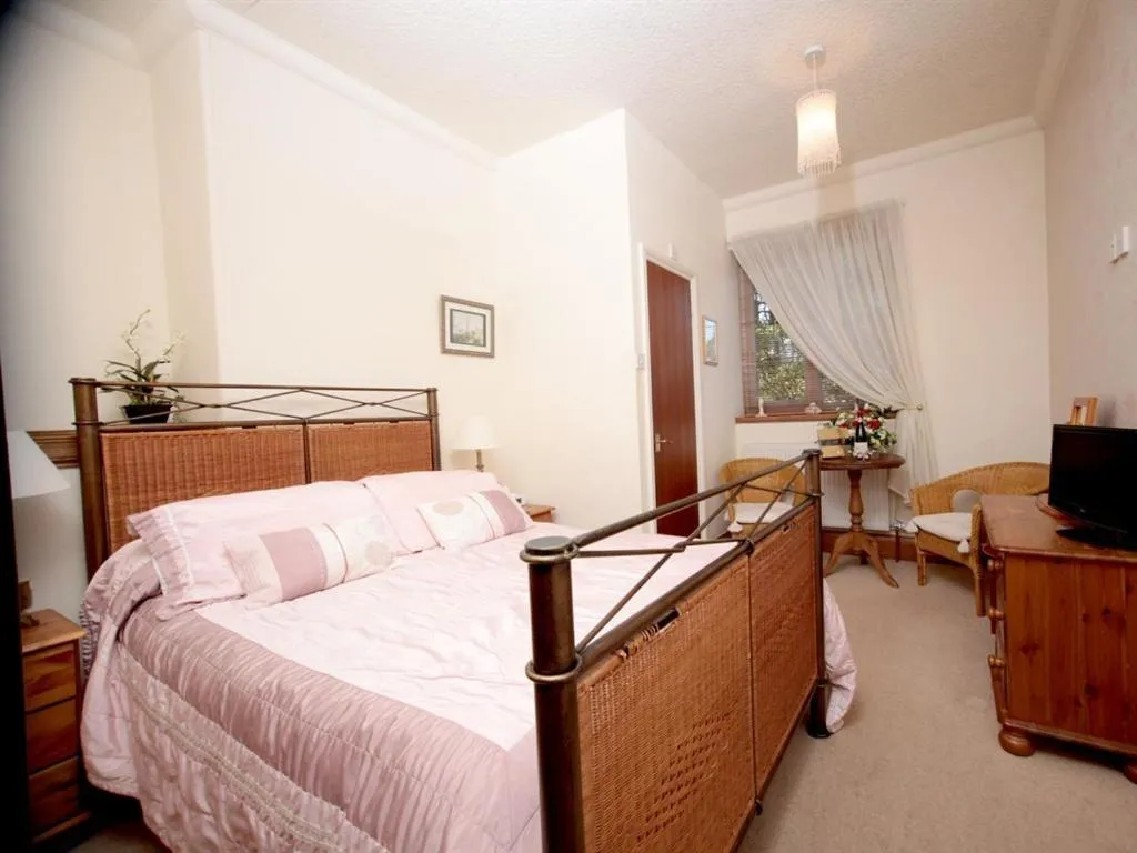 Bedroom, Bed in The Limes