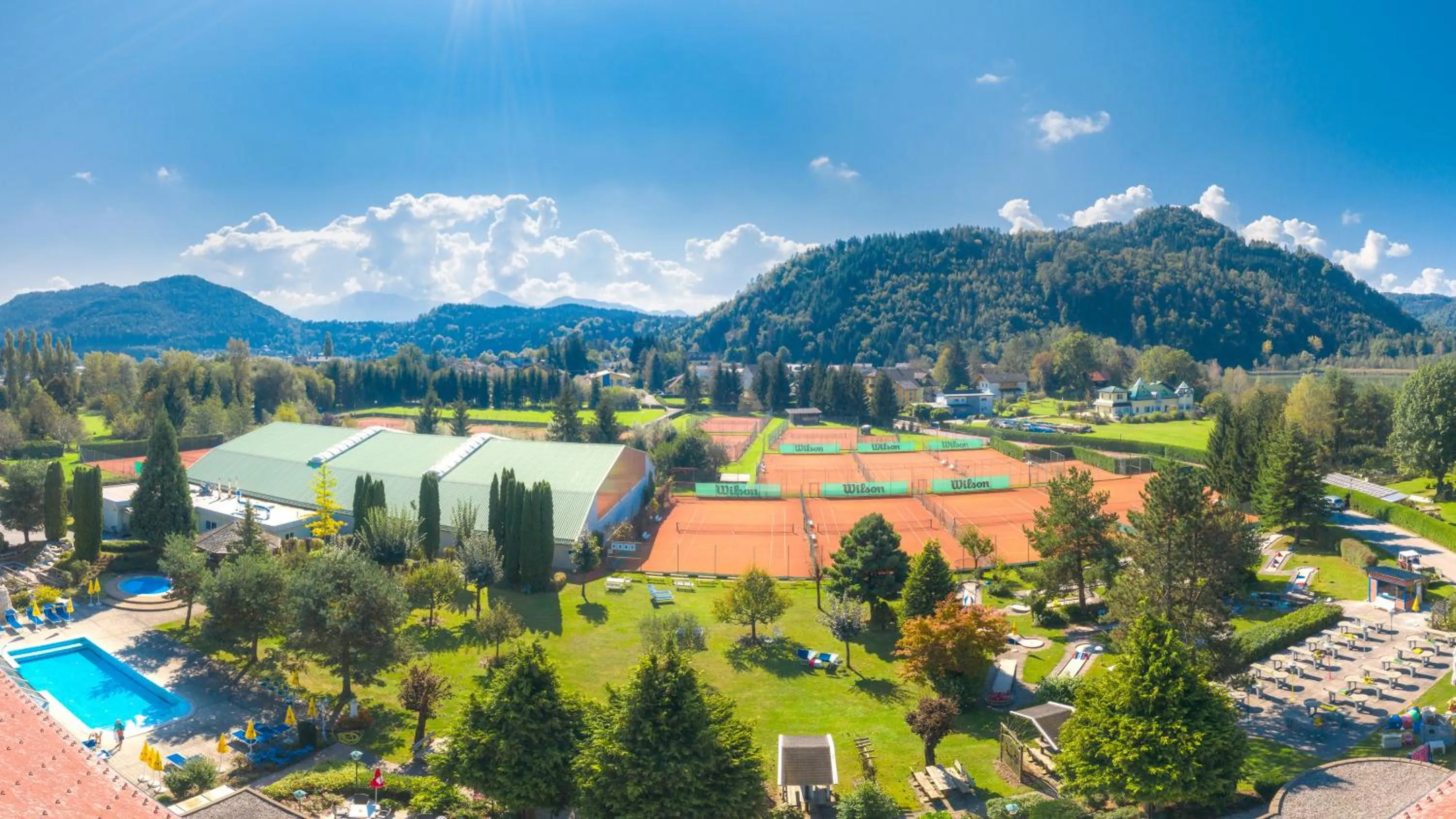 Garden view in Golf-Tennis-Wellnesshotel Mori