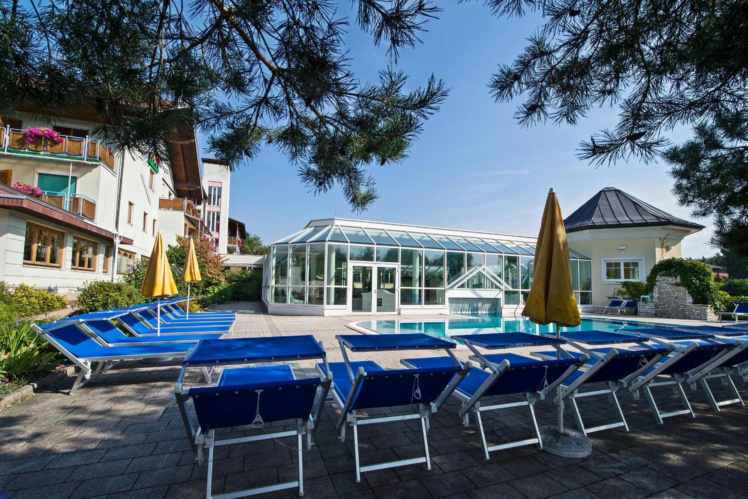 Swimming pool in Golf-Tennis-Wellnesshotel Mori