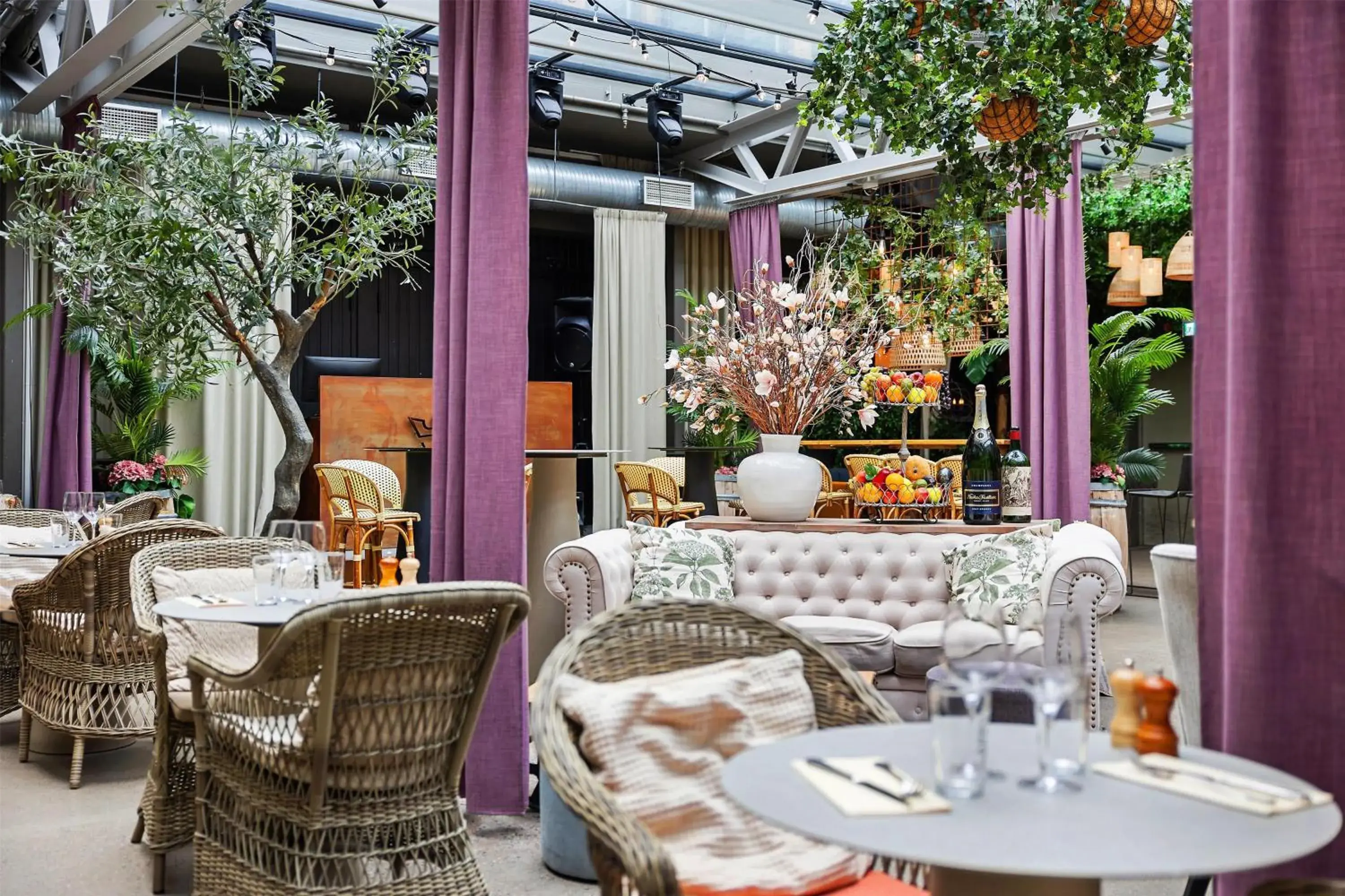 Lounge or bar in Best Western Hotel Norrkoping City Lounge or bar in Best Western Hotel Norrkoping City