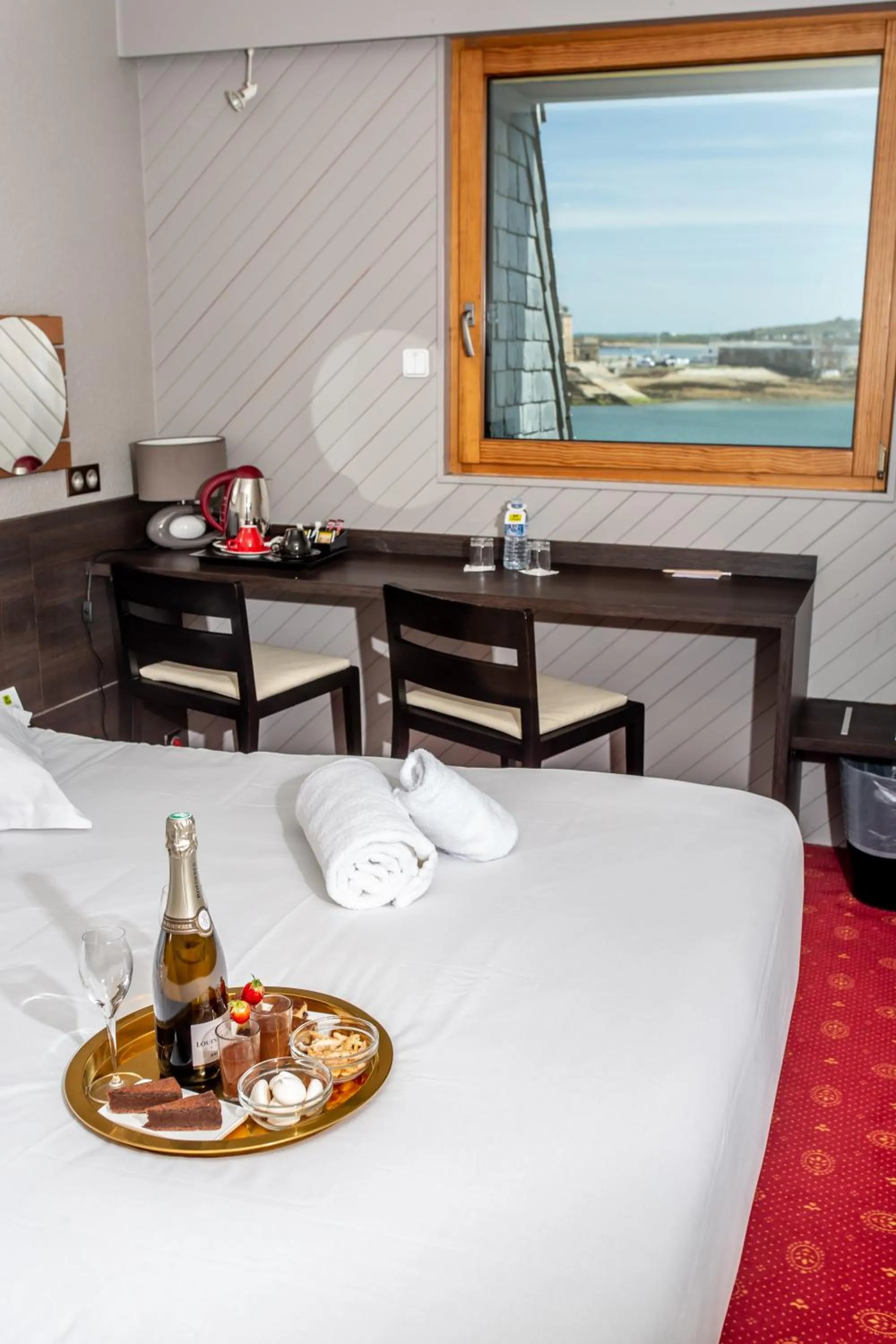 Sea view in Logis Hôtel de France - Face à la Mer