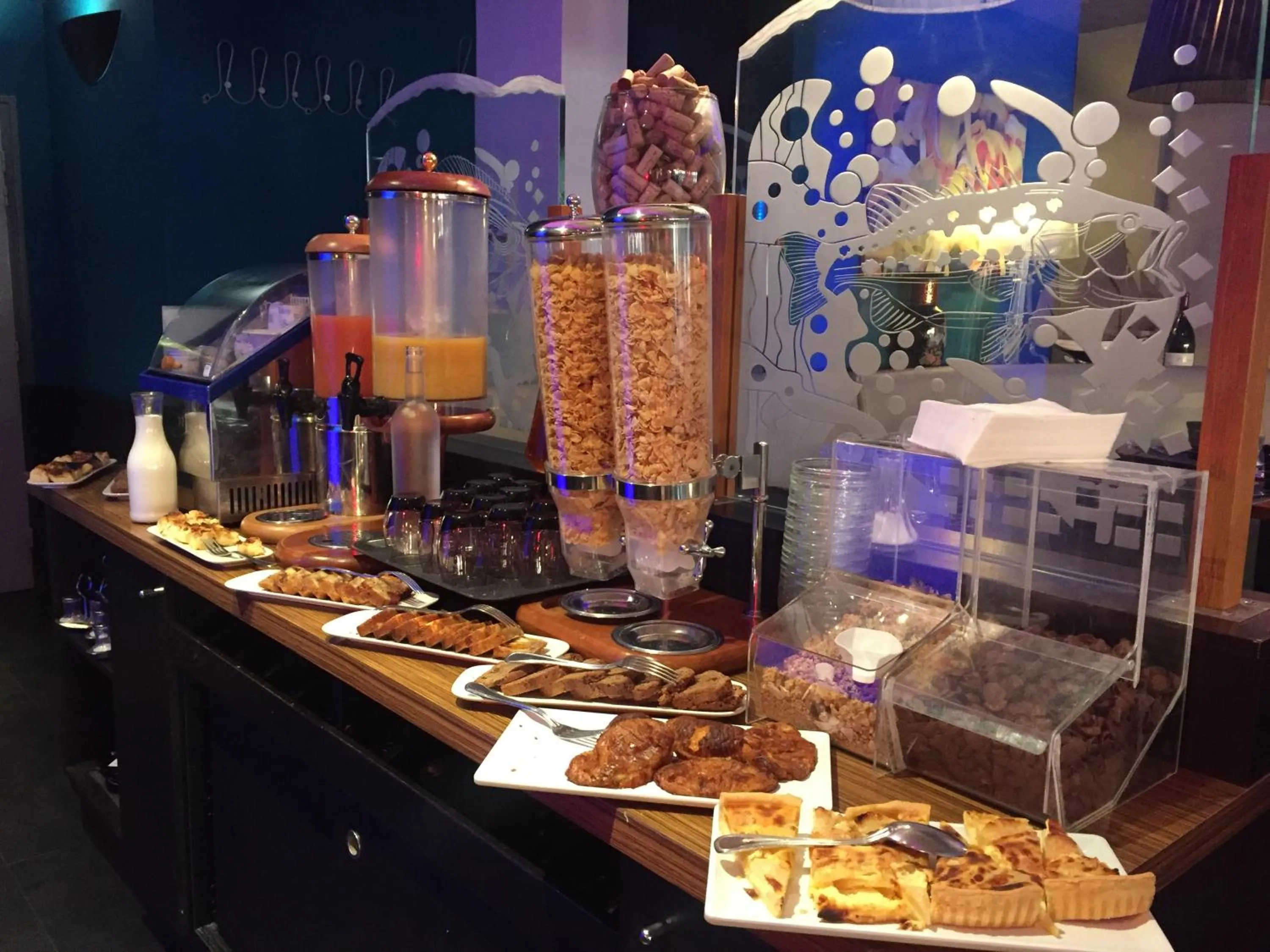 Buffet breakfast in Logis Hôtel de France - Face à la Mer