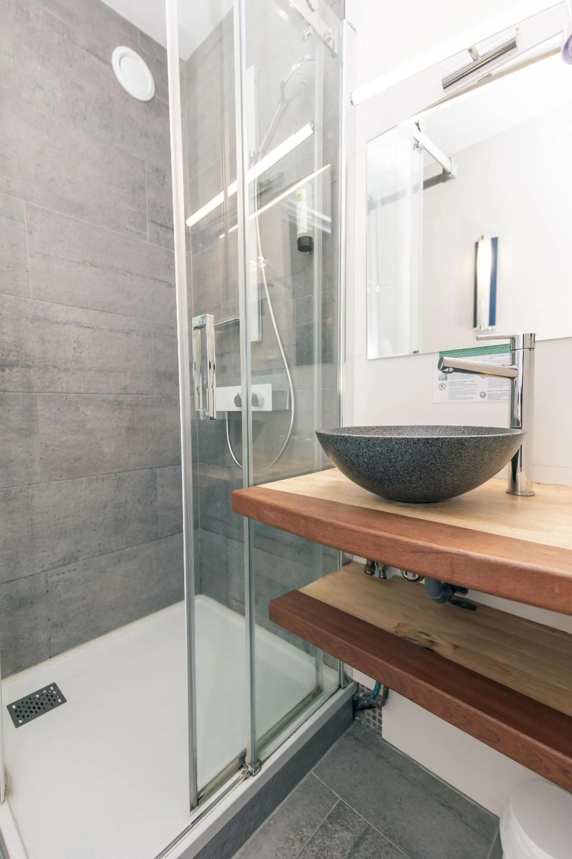 Property building in Logis Hôtel de France - Face à la Mer