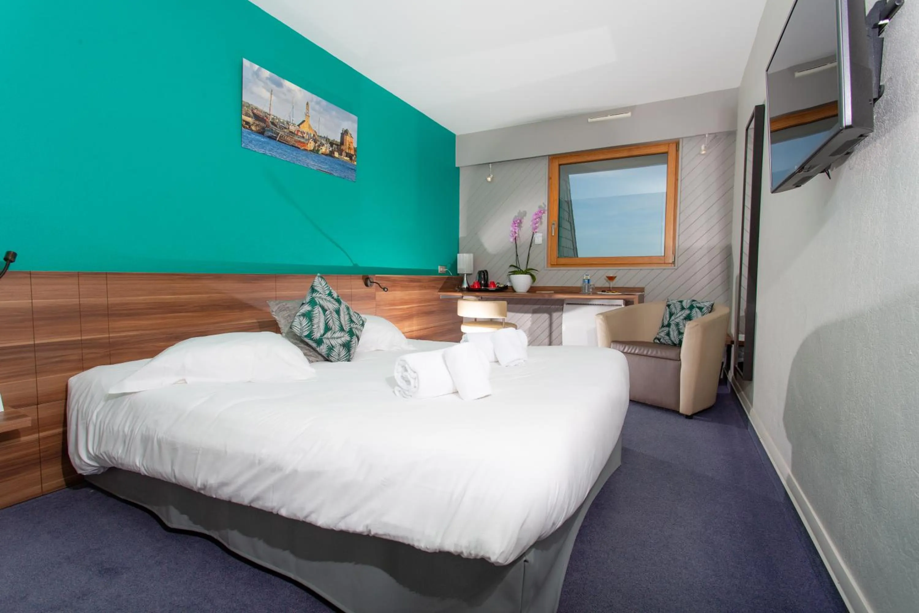 Photo of the whole room, Bed in Logis Hôtel de France - Face à la Mer