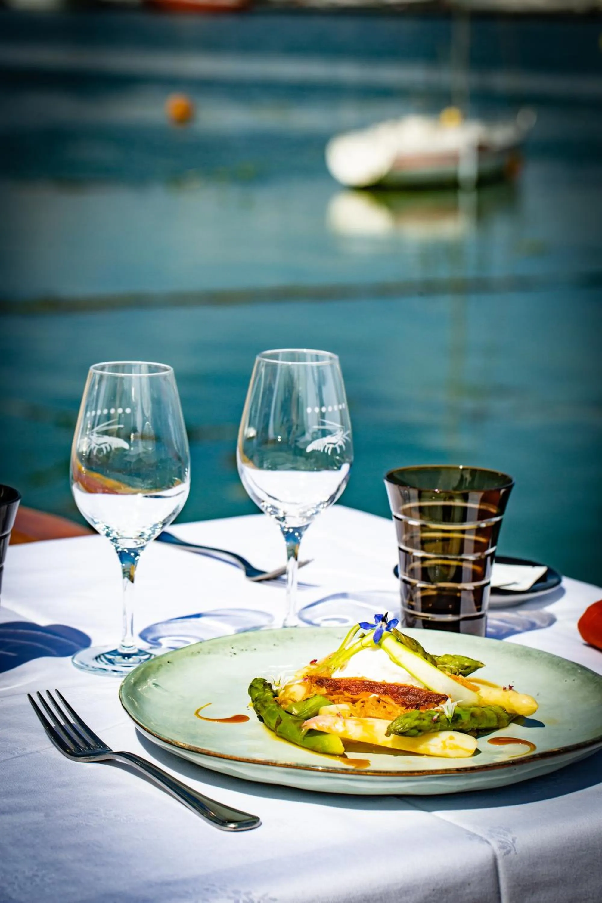 Lunch in Logis Hôtel de France - Face à la Mer
