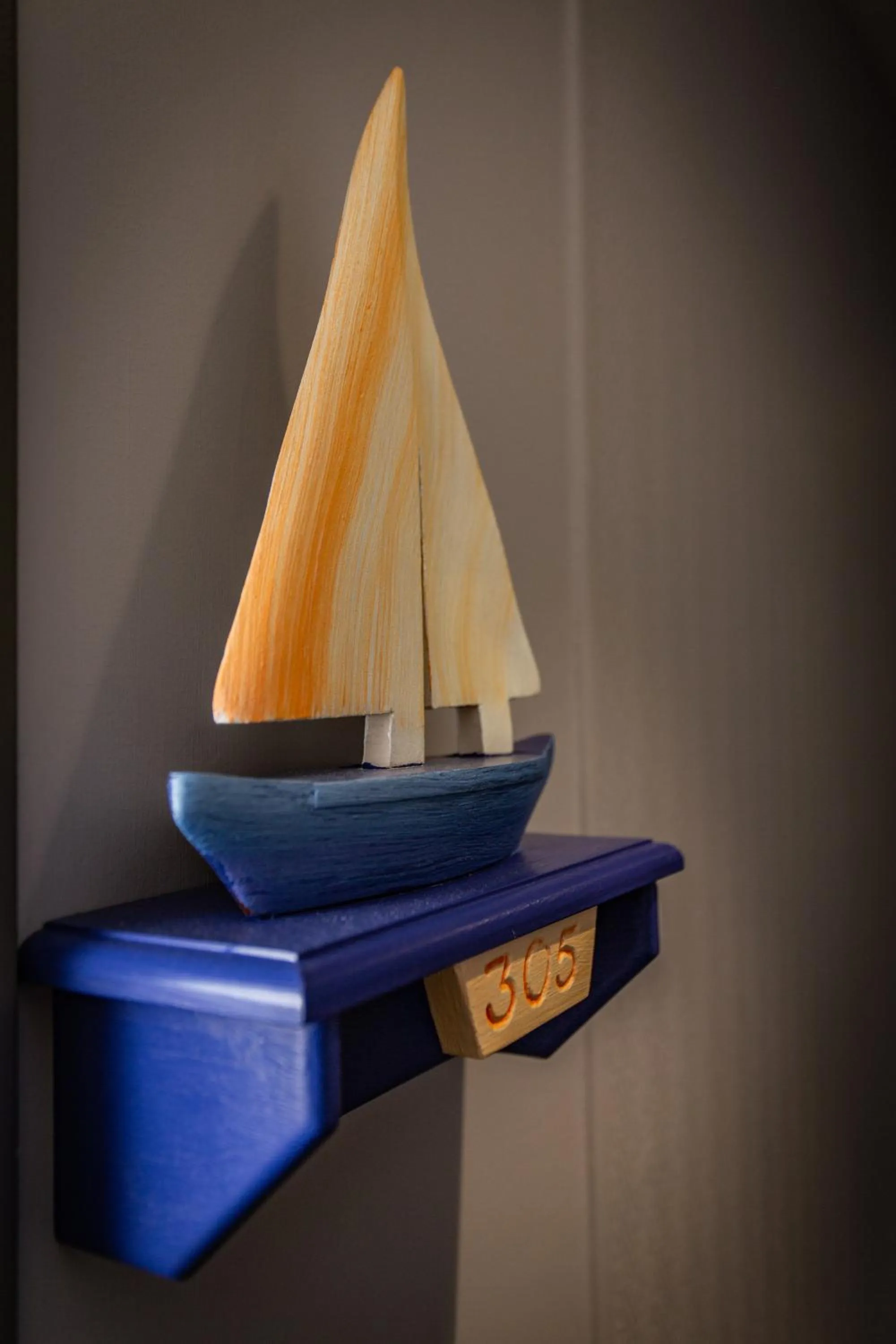 Decorative detail in Logis Hôtel de France - Face à la Mer