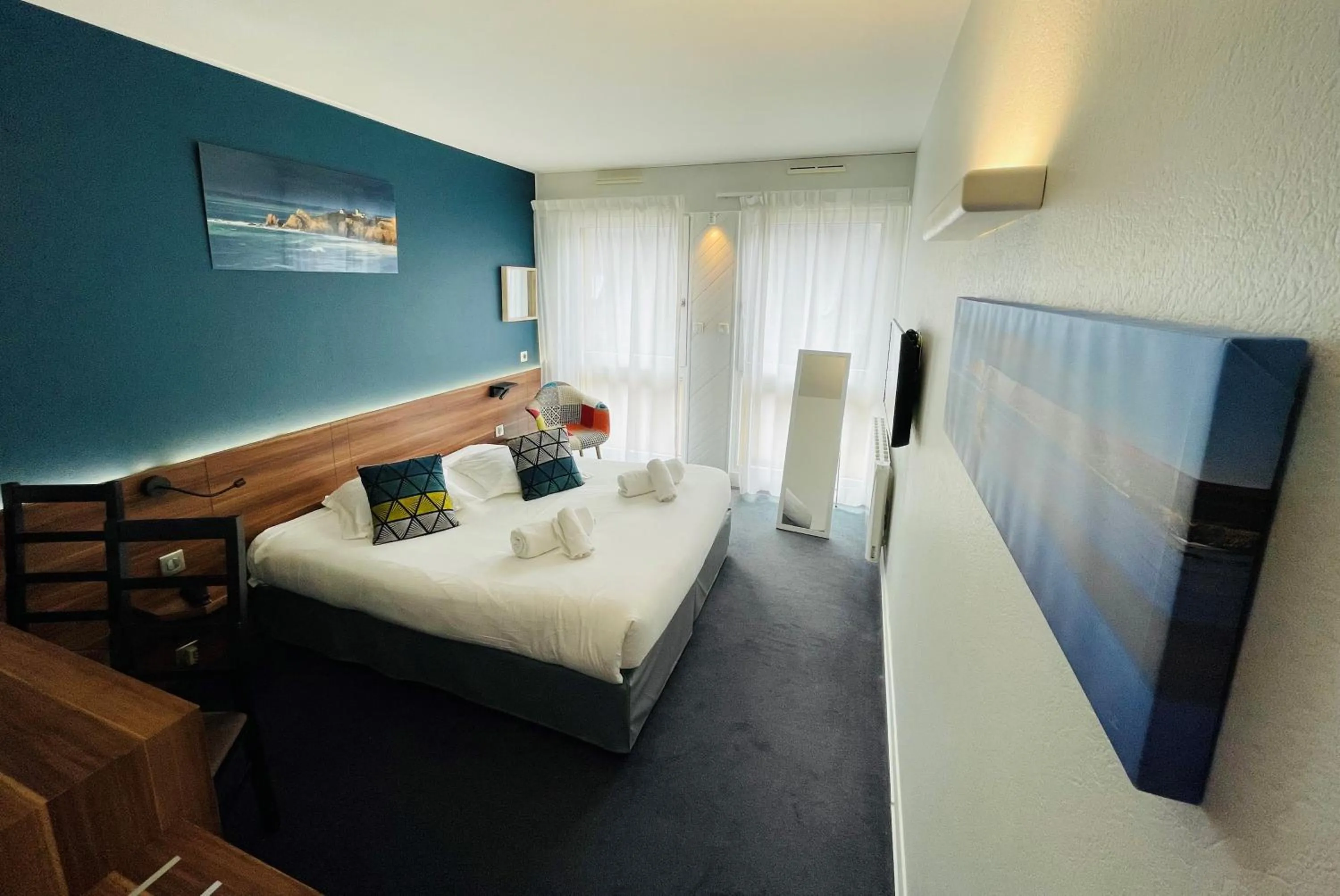 Bed in Logis Hôtel de France - Face à la Mer