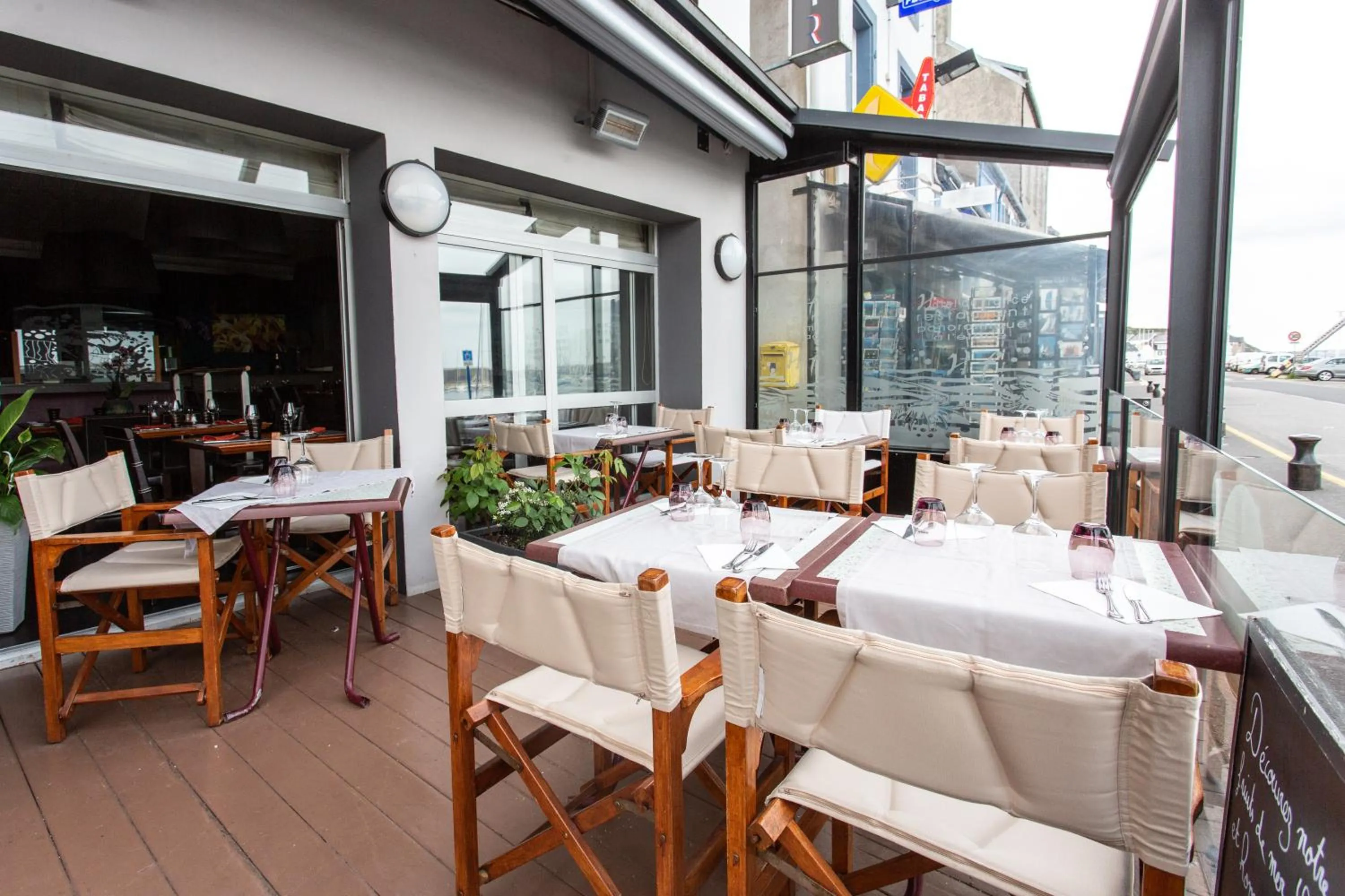 Restaurant/places to eat in Logis Hôtel de France - Face à la Mer