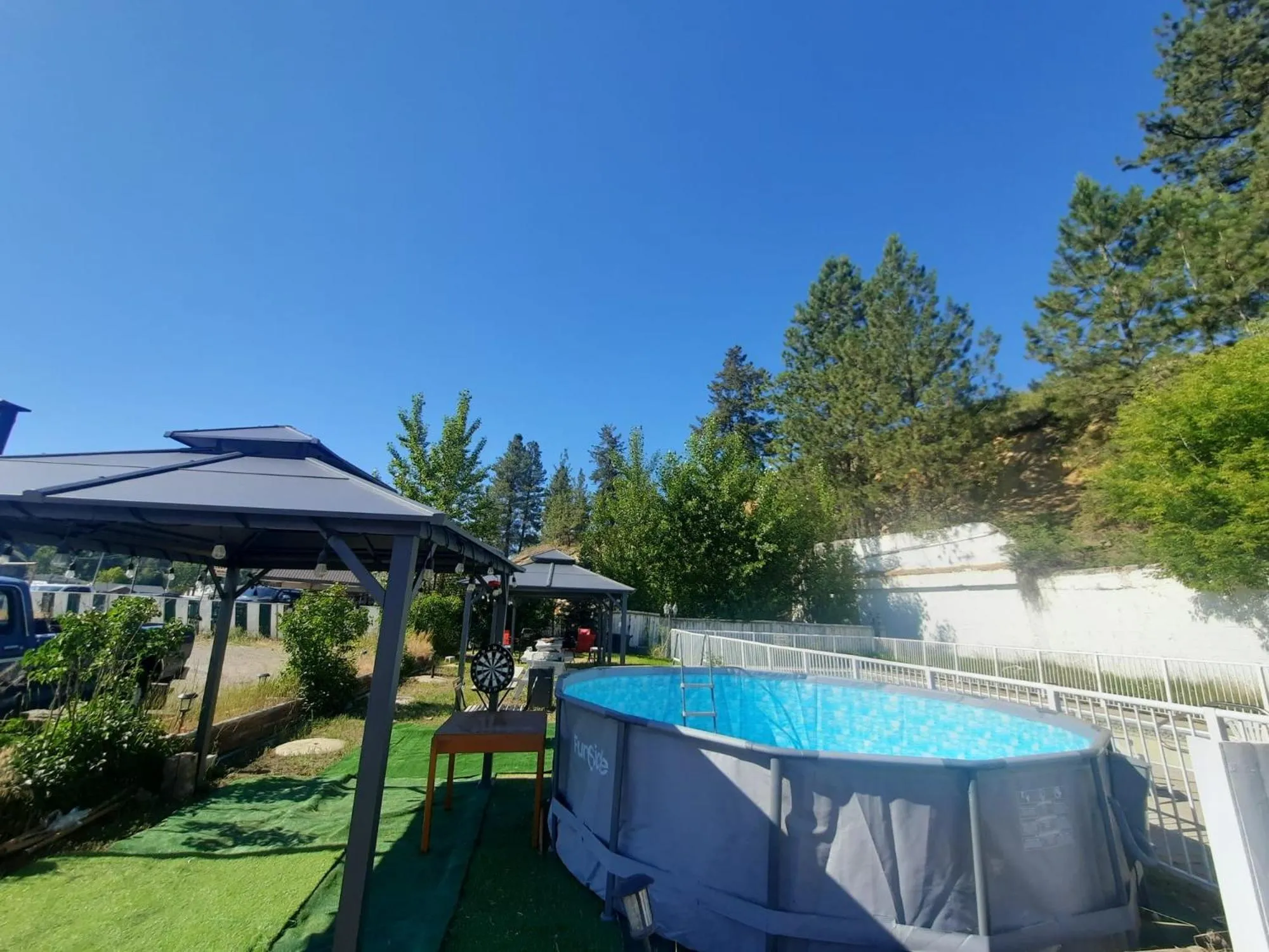Pool view in The Villager Inn Princeton Motel