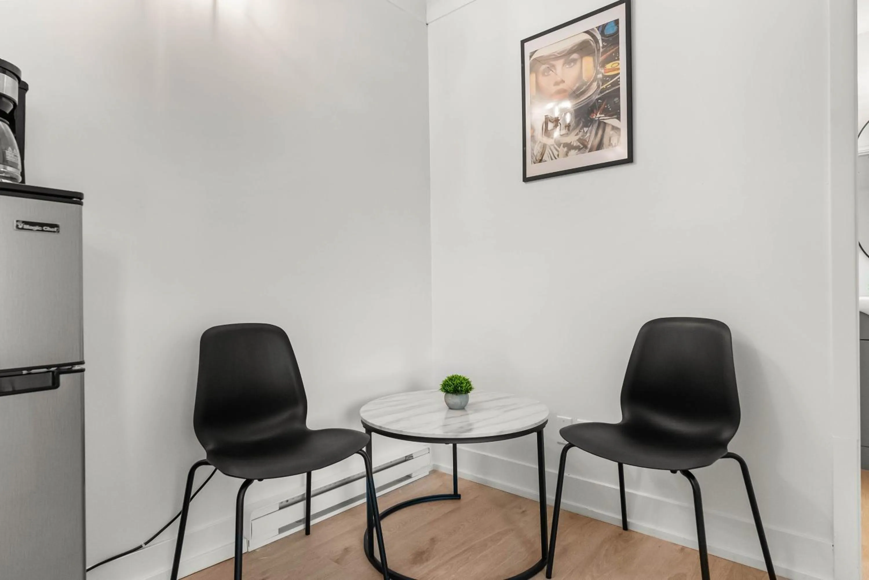 Dining area in The Villager Inn Princeton Motel