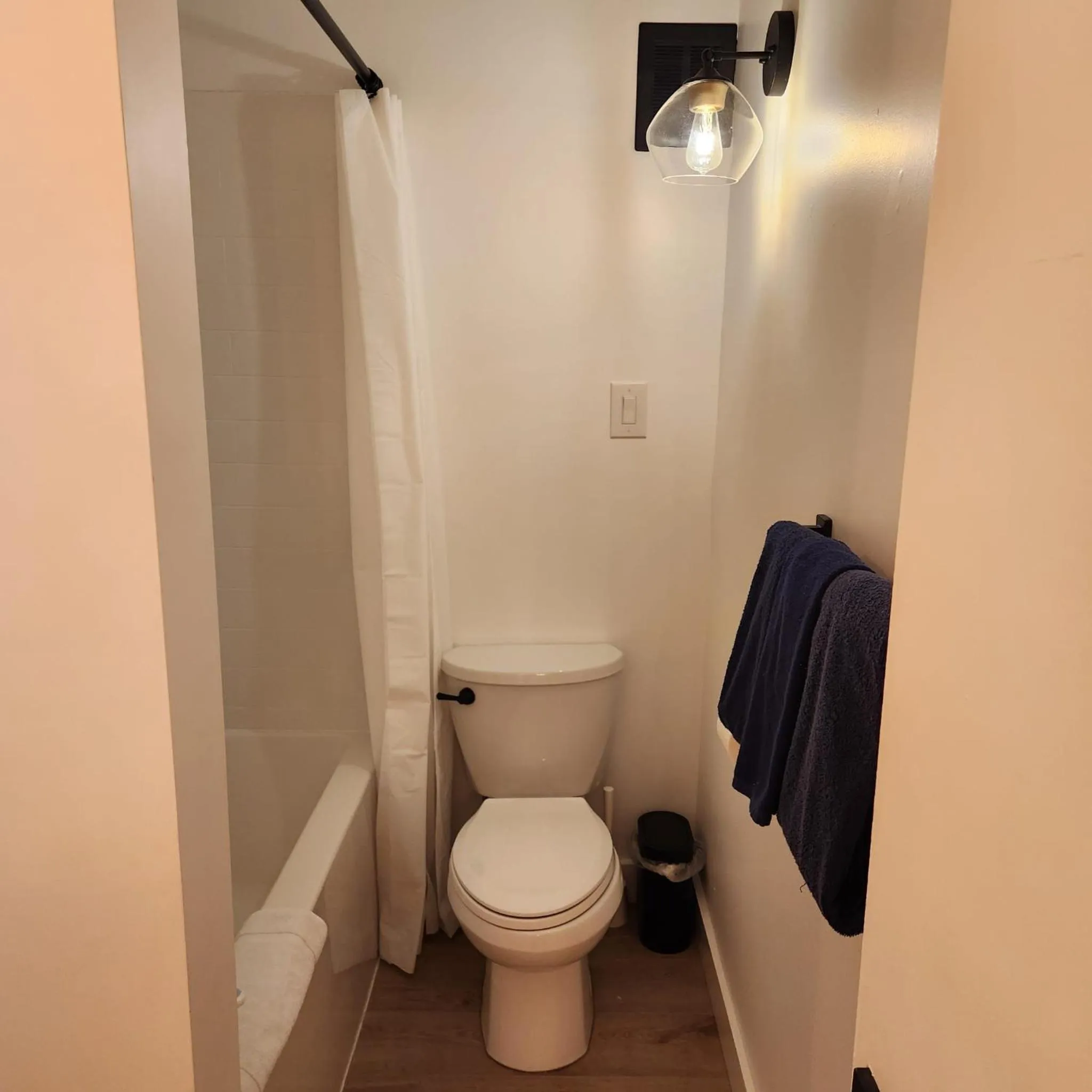 Toilet in The Villager Inn Princeton Motel