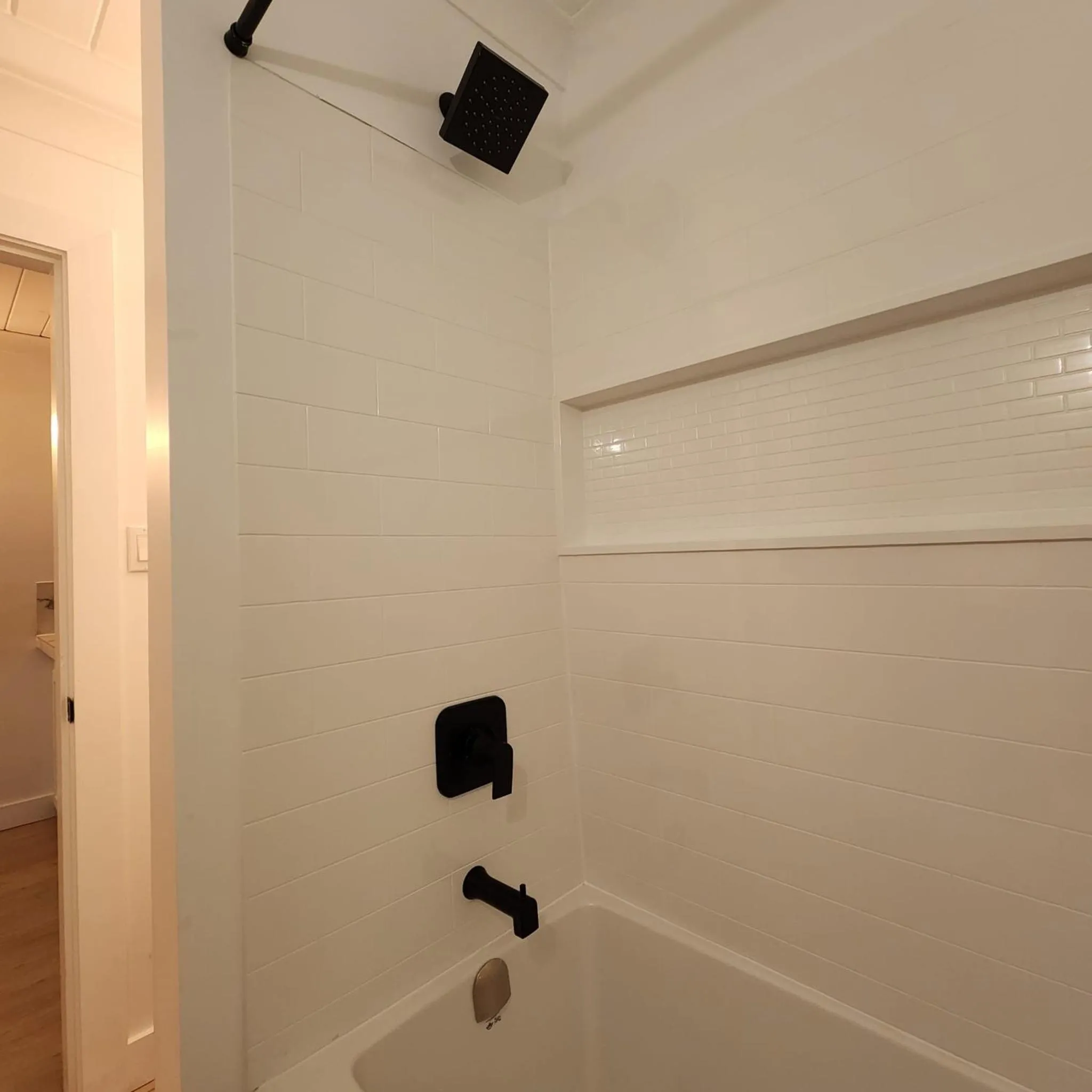 Shower in The Villager Inn Princeton Motel