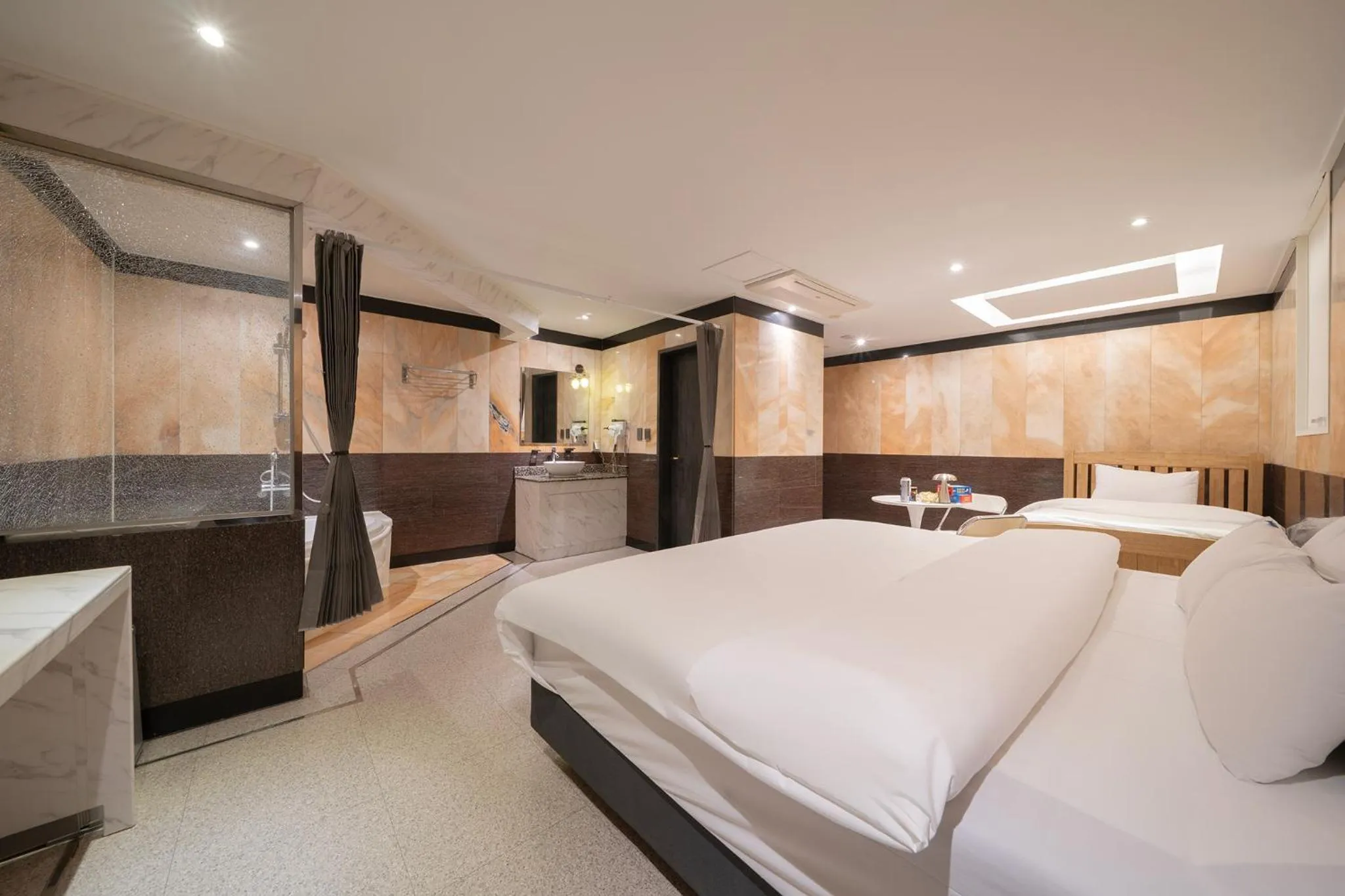 Bed in Dongdaemun Signature Tourist Hotel