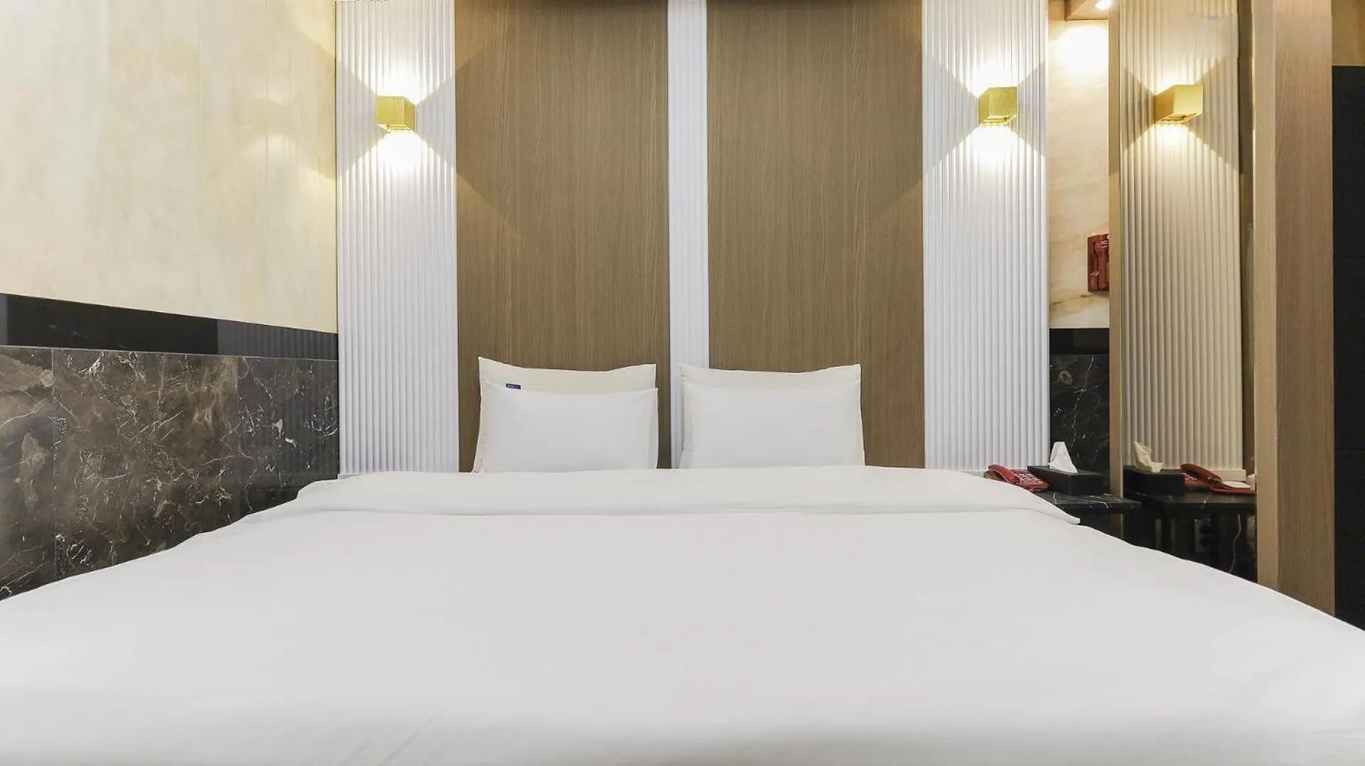 Bed in Dongdaemun Signature Tourist Hotel