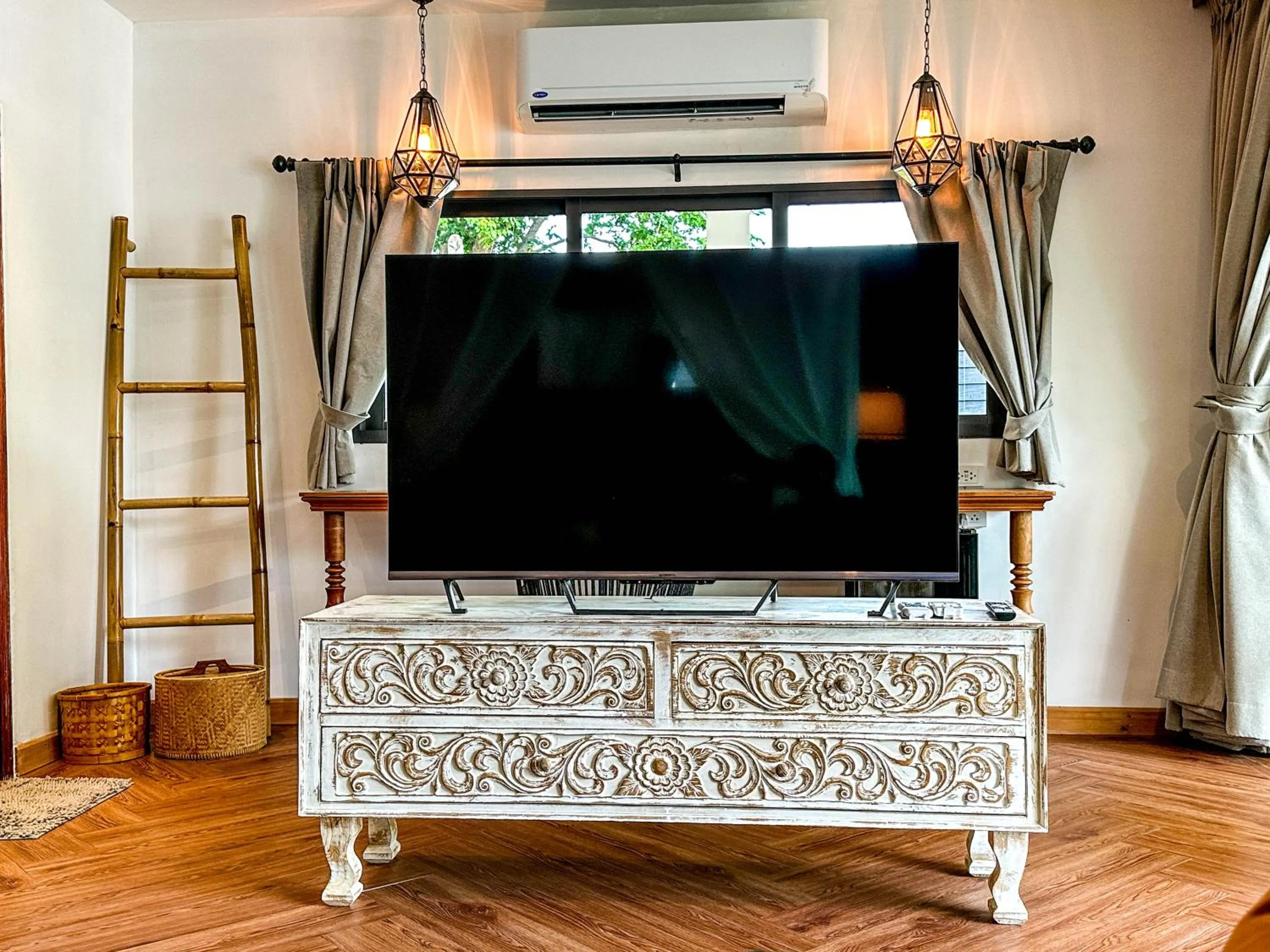 TV and multimedia in La Belle Vie - Boutique Hotel Adults Only