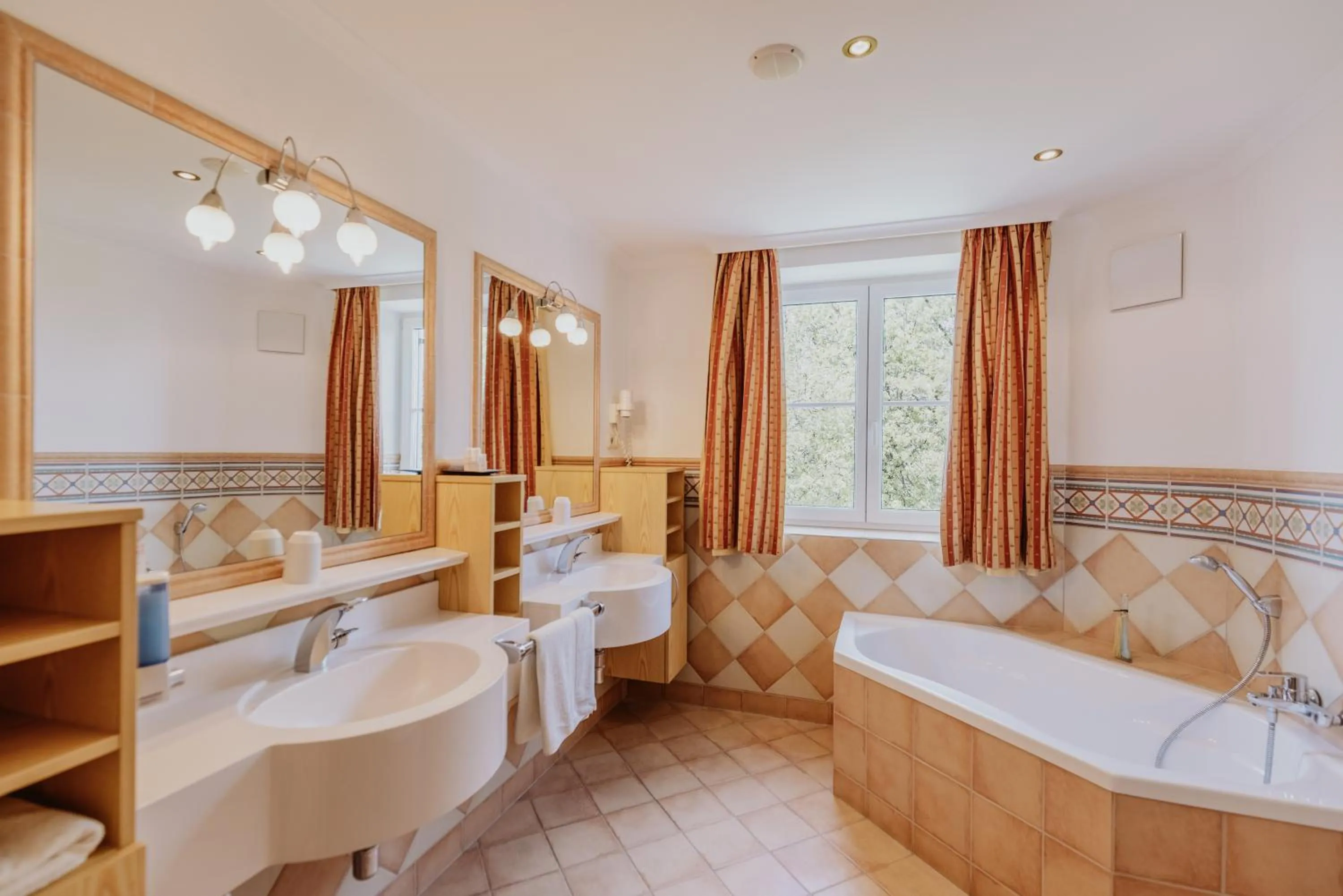 Bathroom, Bed in Landhotel Gschirnwirt