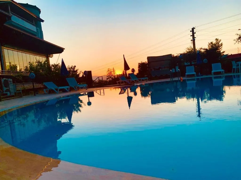Swimming pool in Pamukkale Whiteheaven Suite Hotel