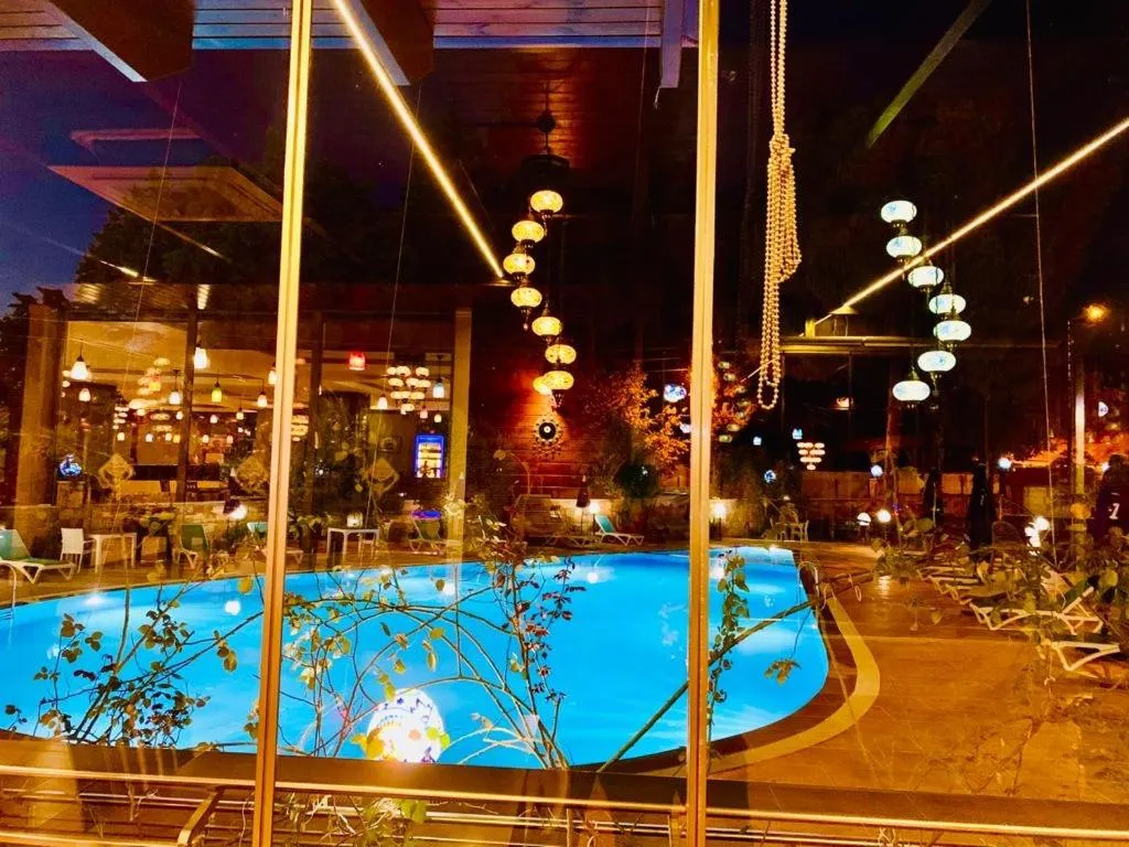 Swimming pool in Pamukkale Whiteheaven Suite Hotel