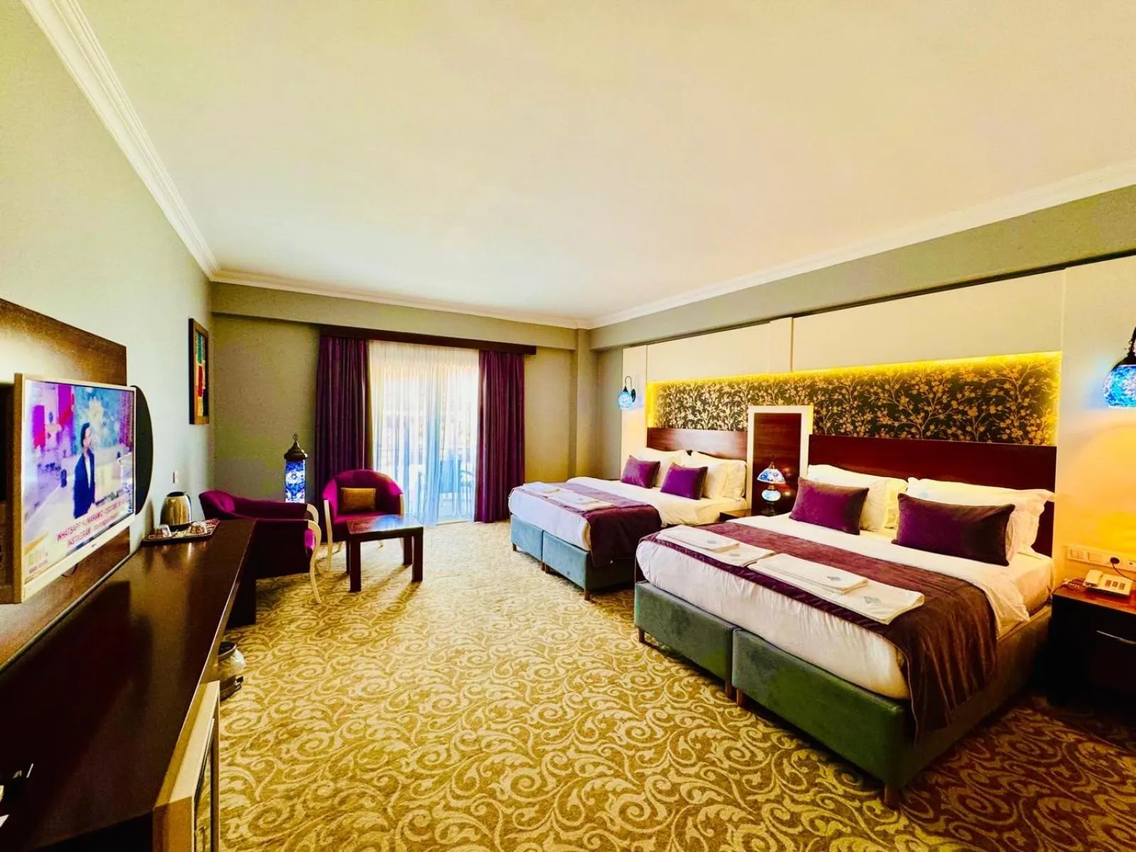 Photo of the whole room, Bed in Pamukkale Whiteheaven Suite Hotel