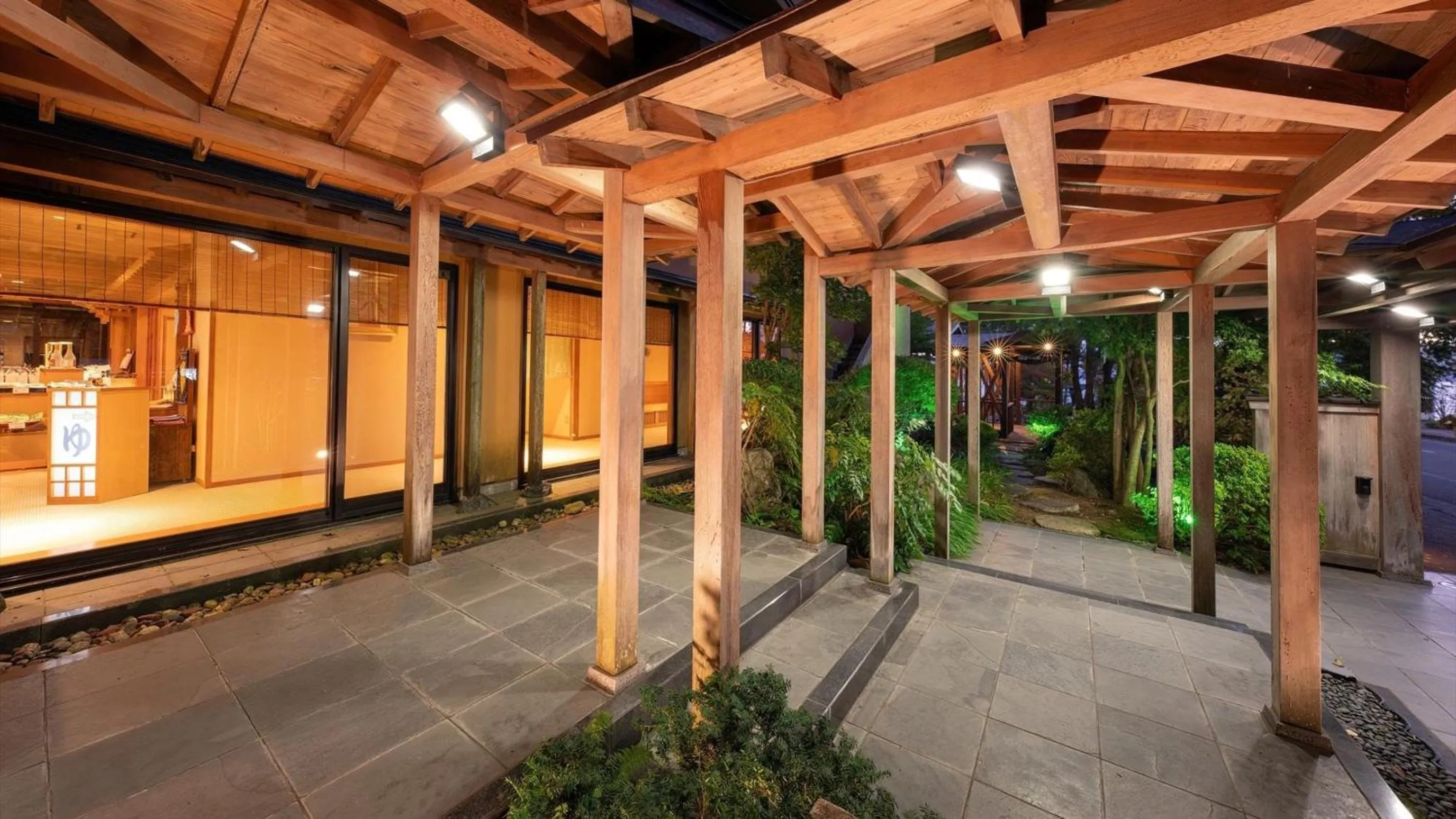 Garden in Kashintei Shirahama