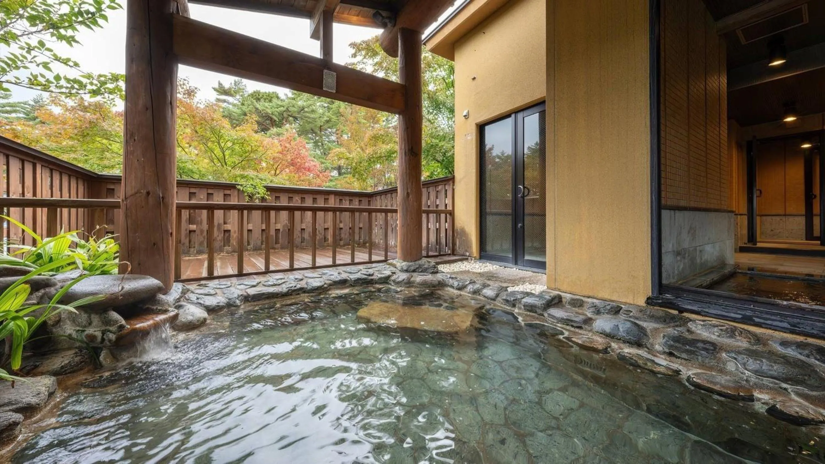 Hot Spring Bath in Kashintei Shirahama