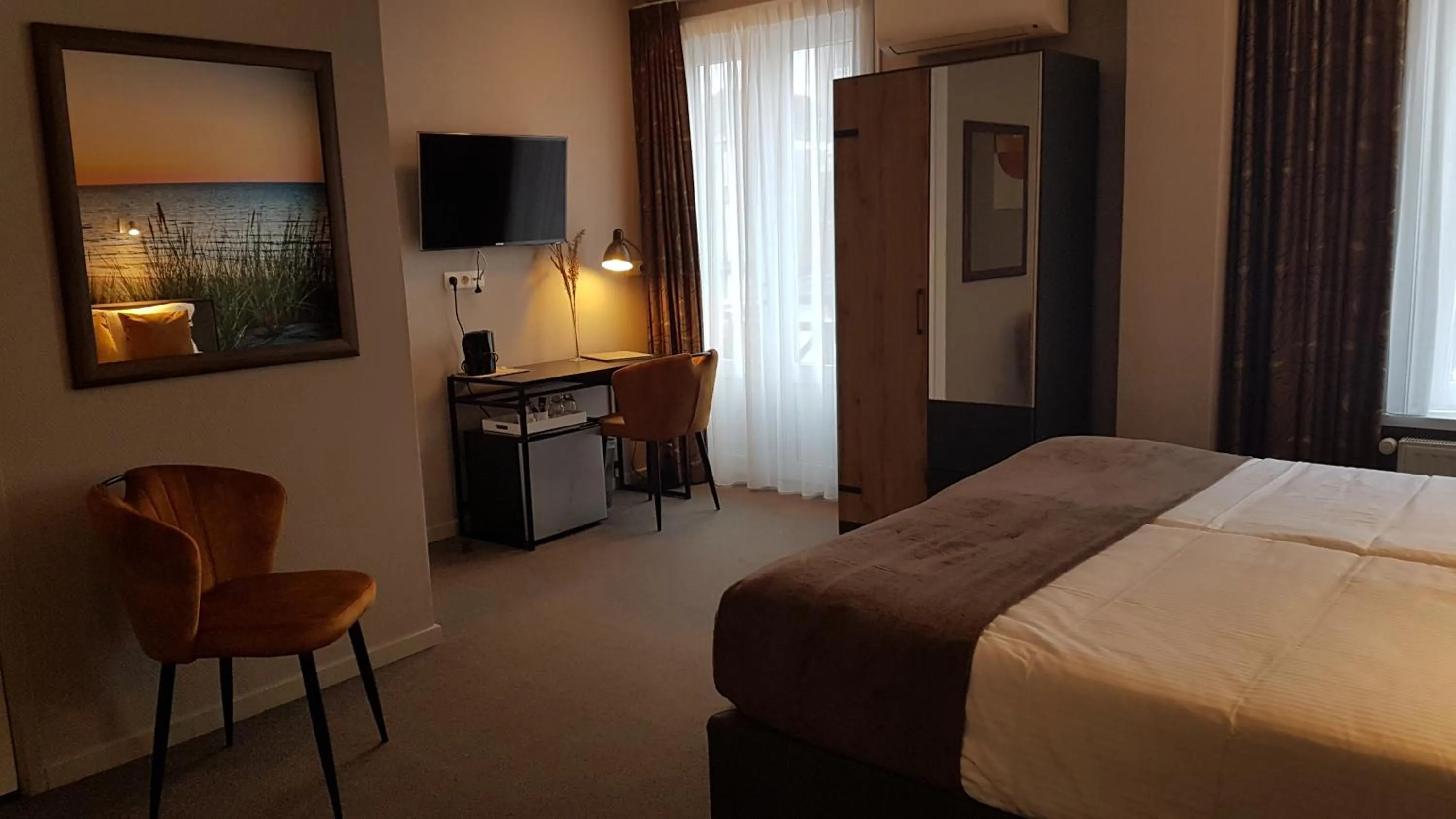 Photo of the whole room, Bed in De Eenhoorn