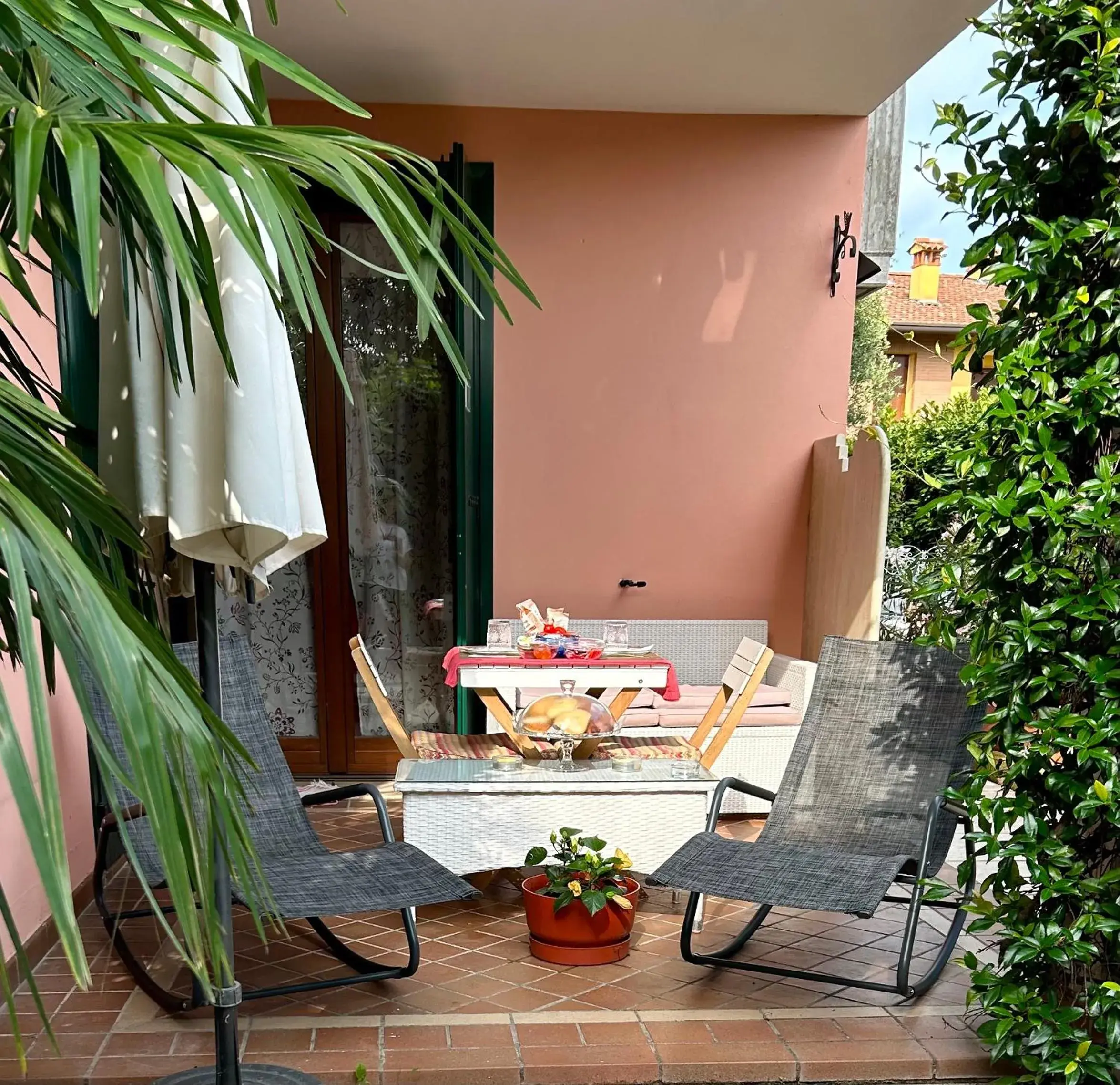 Junior Suite with private bathroom and garden in B&B Garda 4U Junior Suite with private bathroom and garden in B&B Garda 4U