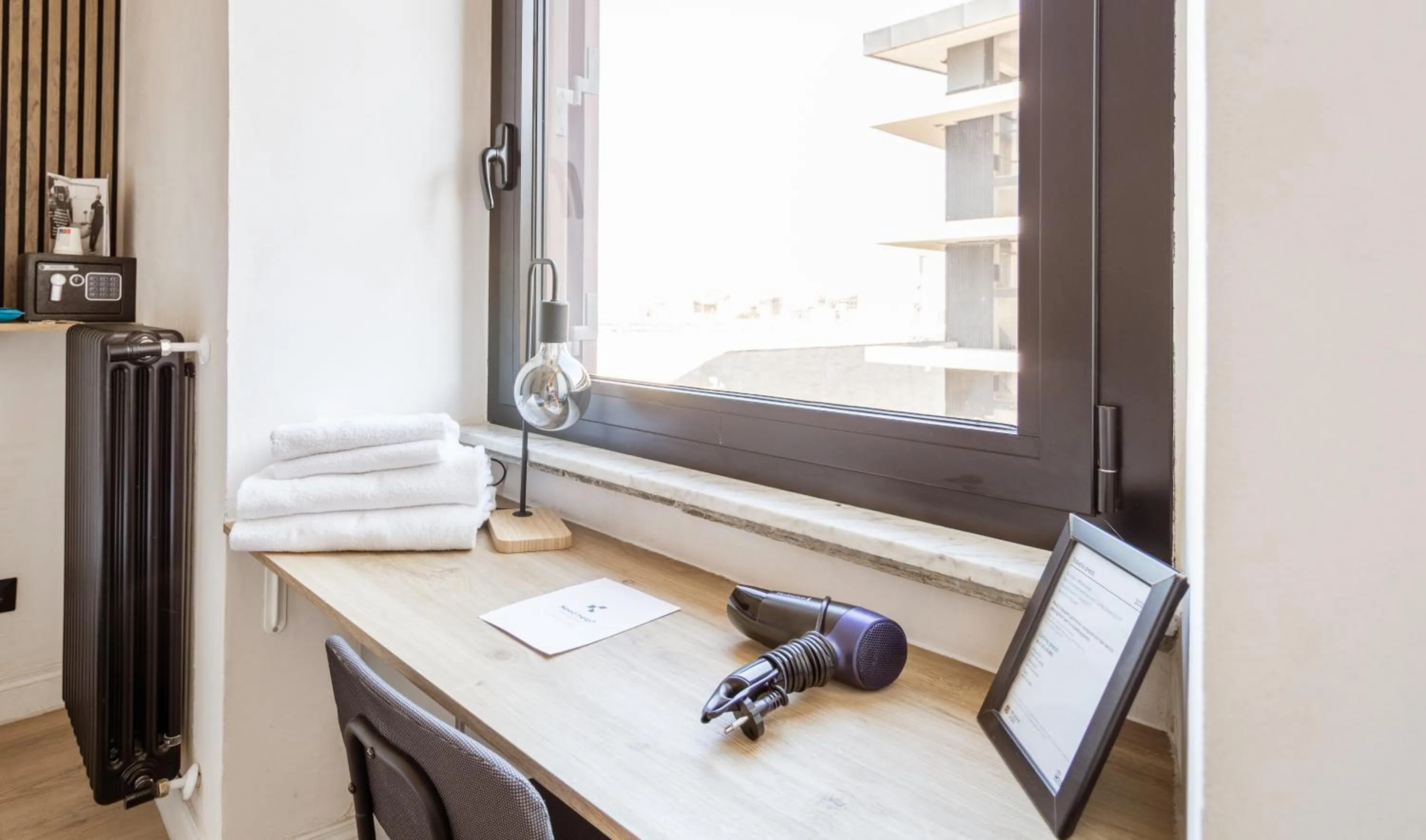 Seating area, Bed in Cunabu Apartments