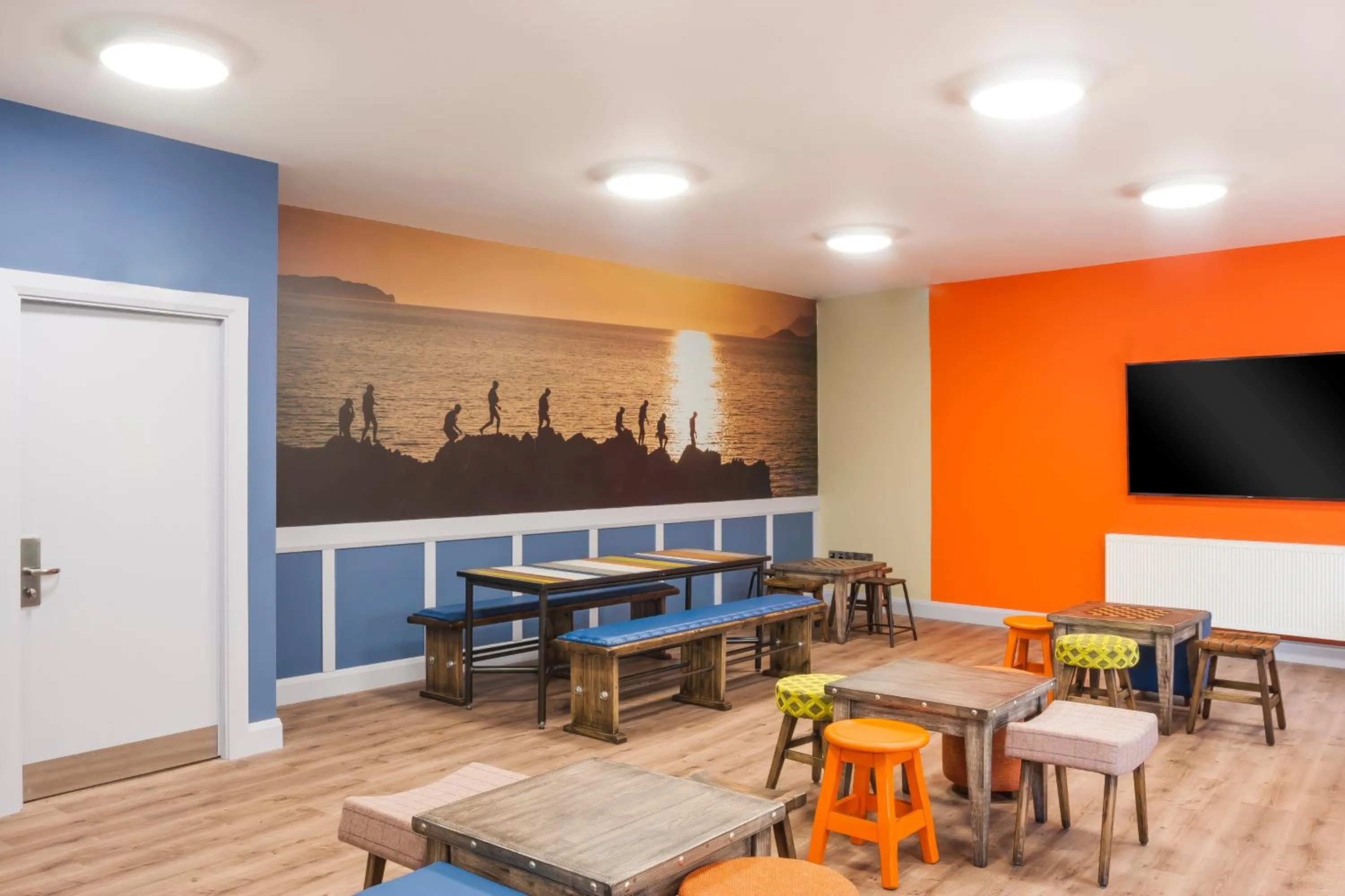 Communal lounge/ TV room in Wild Atlantic Hostel
