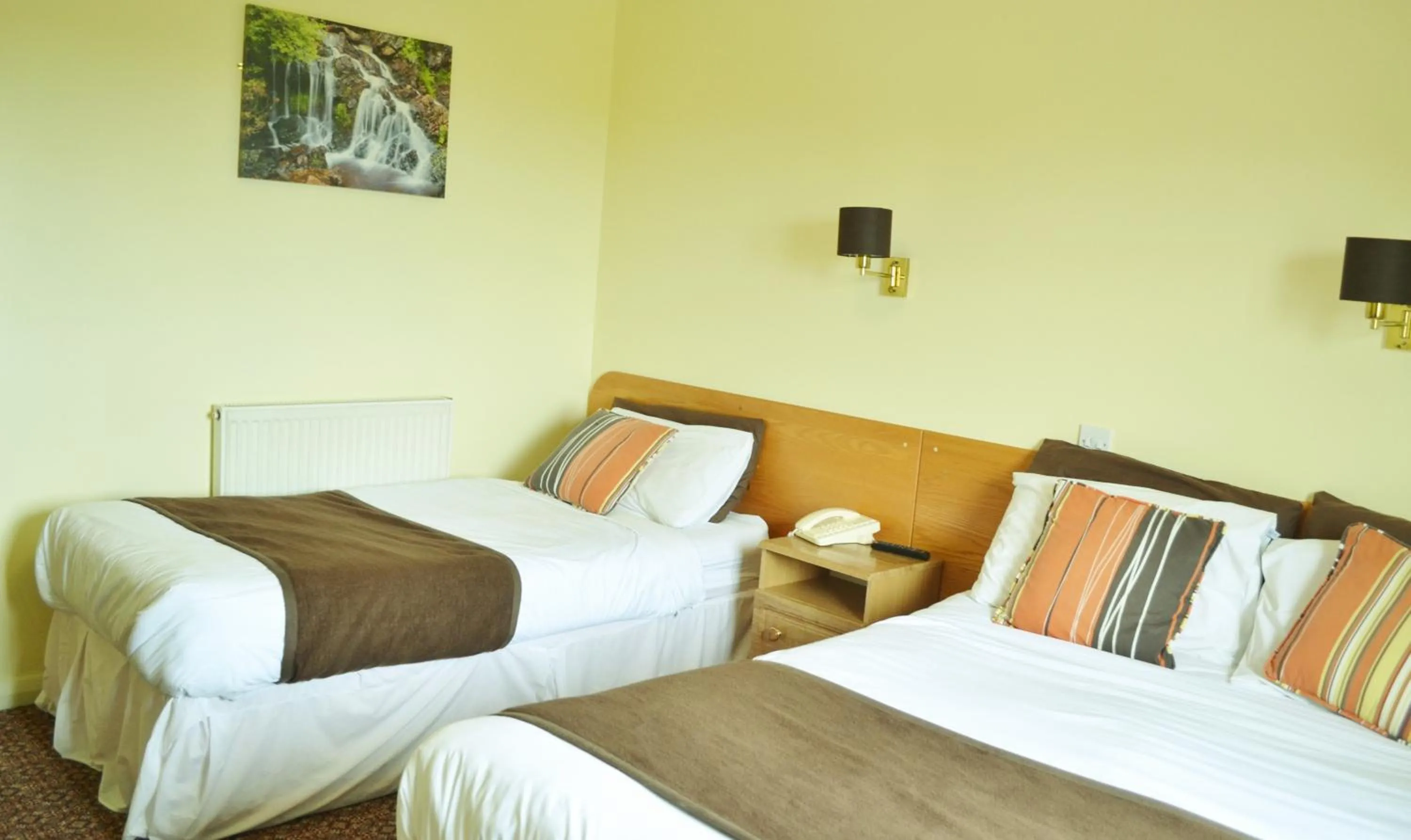 Photo of the whole room, Bed in Teac Jack