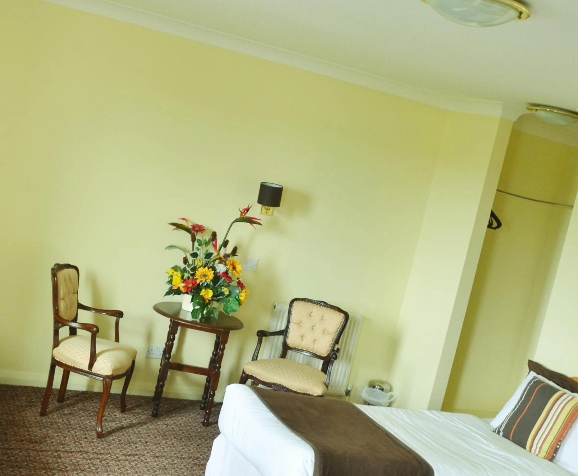 Photo of the whole room, Bed in Teac Jack
