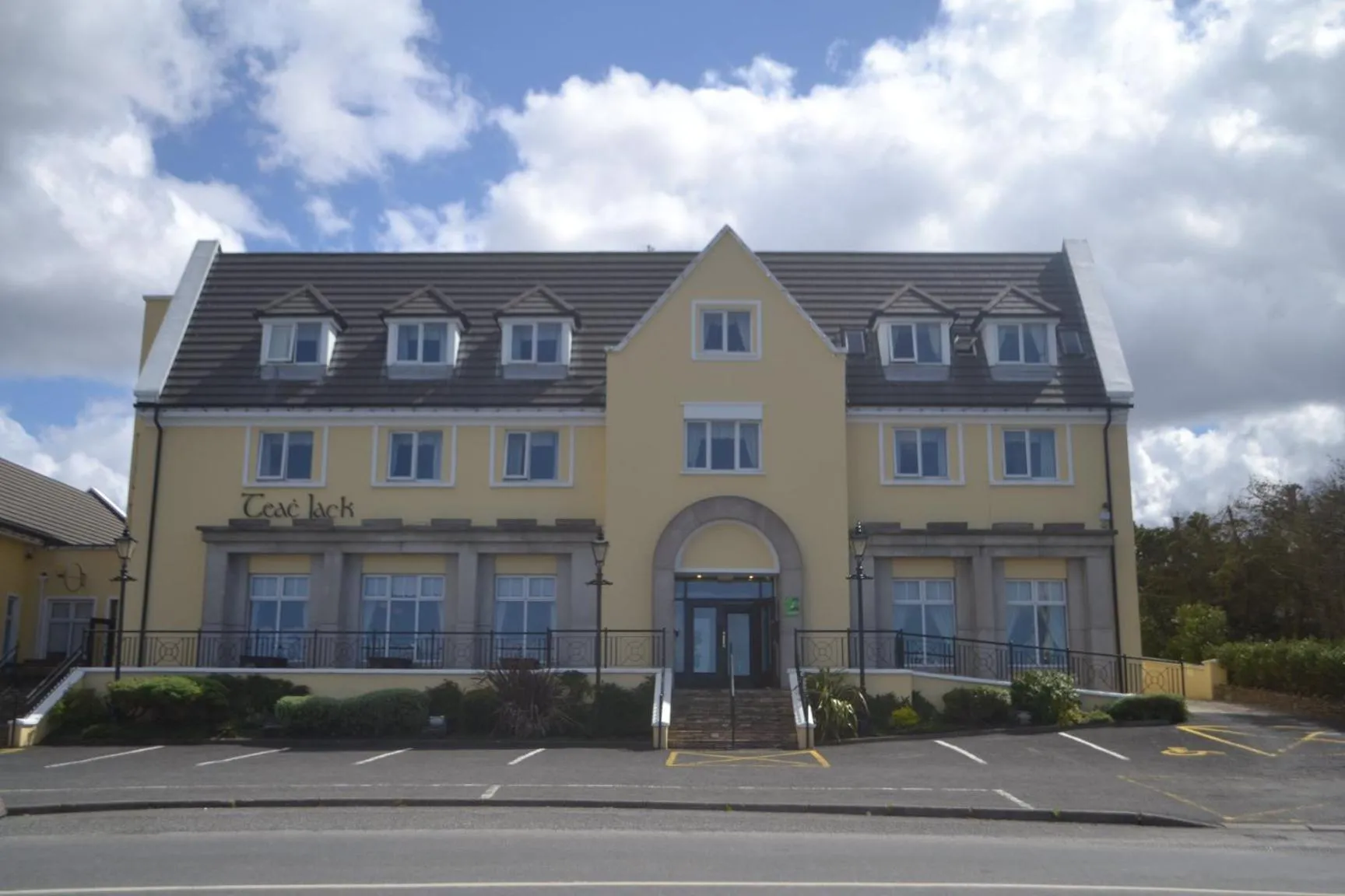 Facade/entrance in Teac Jack
