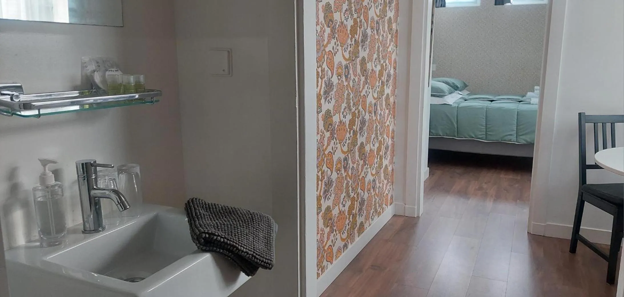 Photo of the whole room, Bed in Bickersbed
