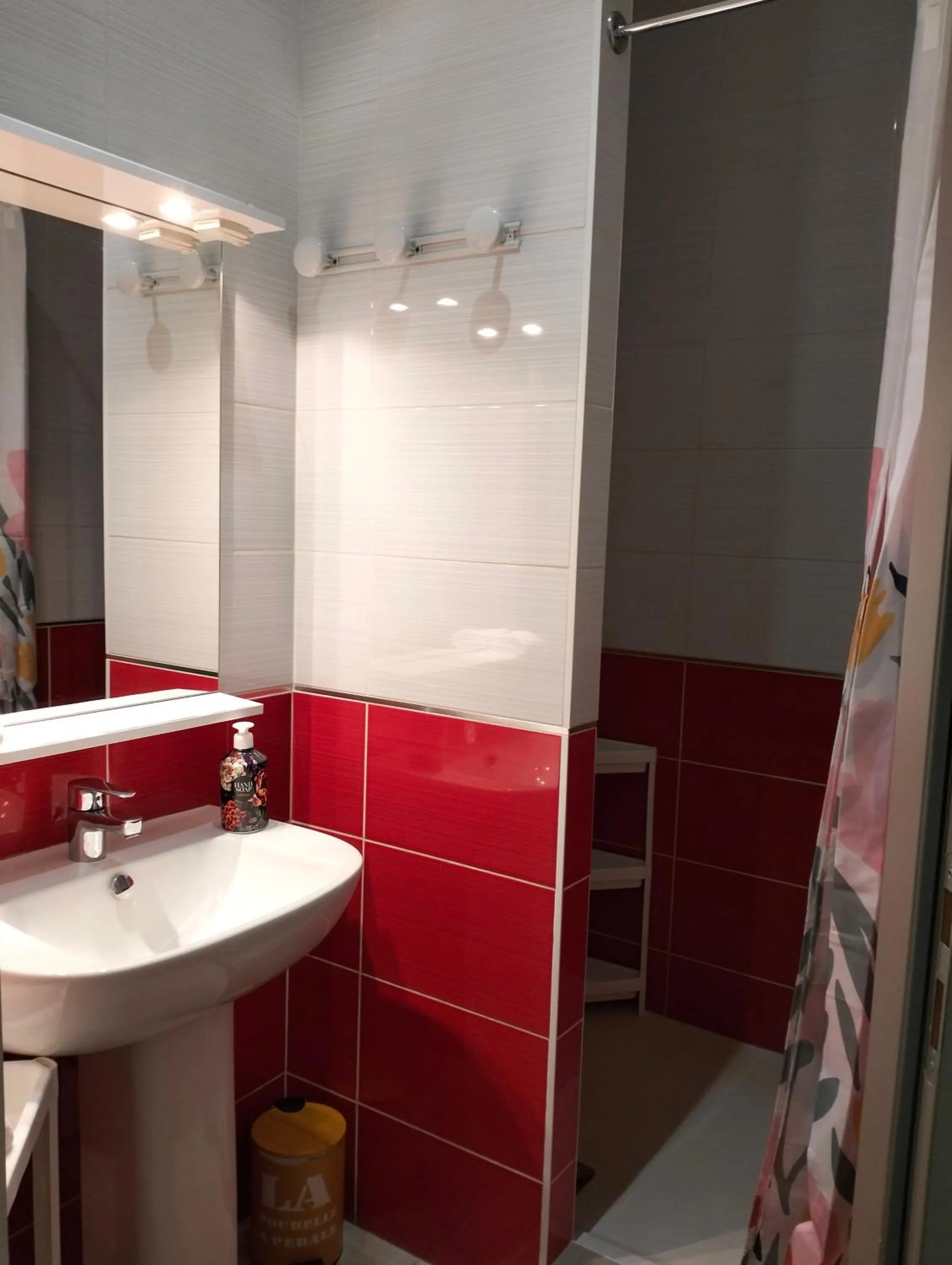 Shower in Tikazéla - Escale Tournon-Sur-Rhône