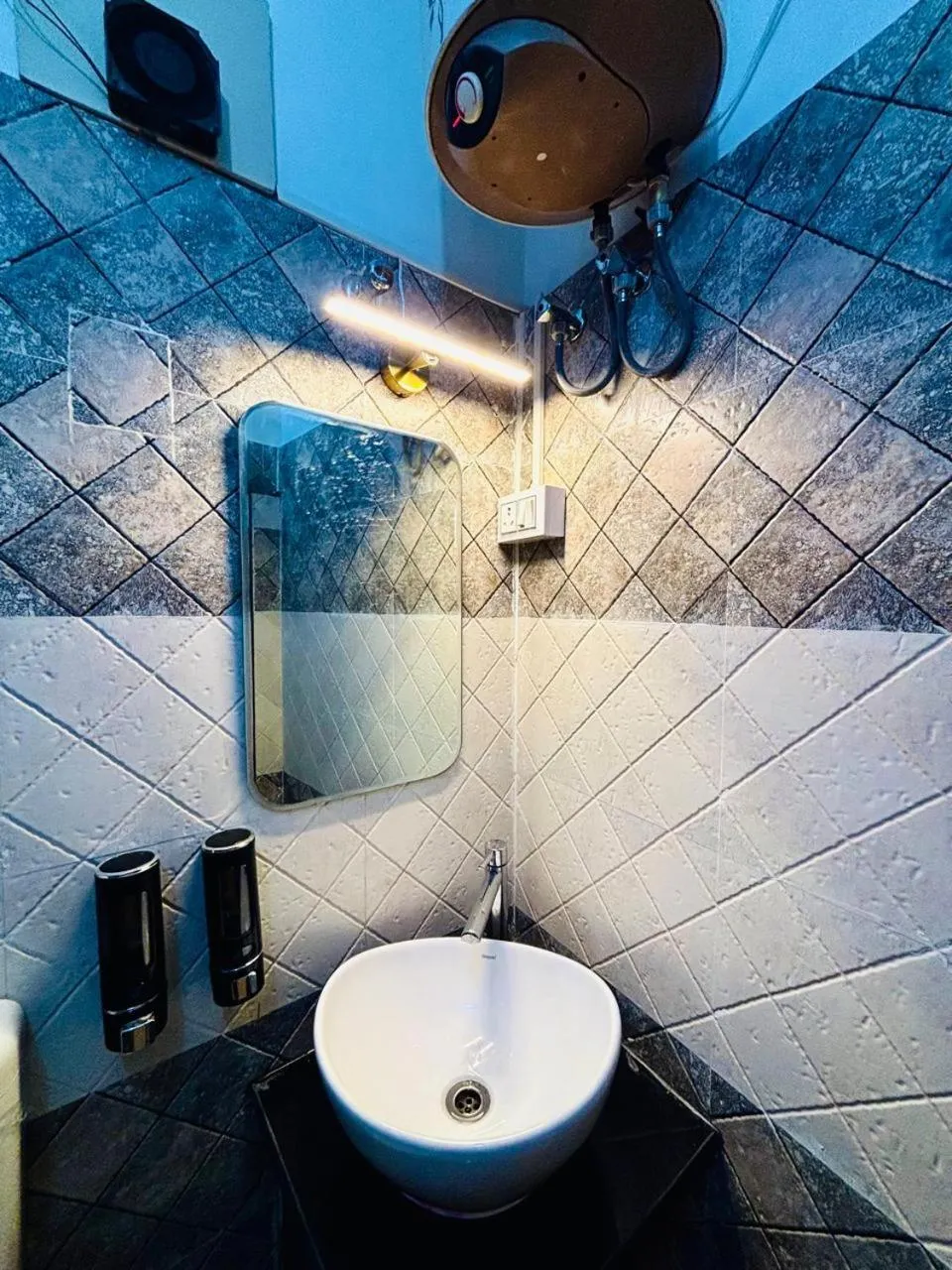 Shower in Narayana's Haveli