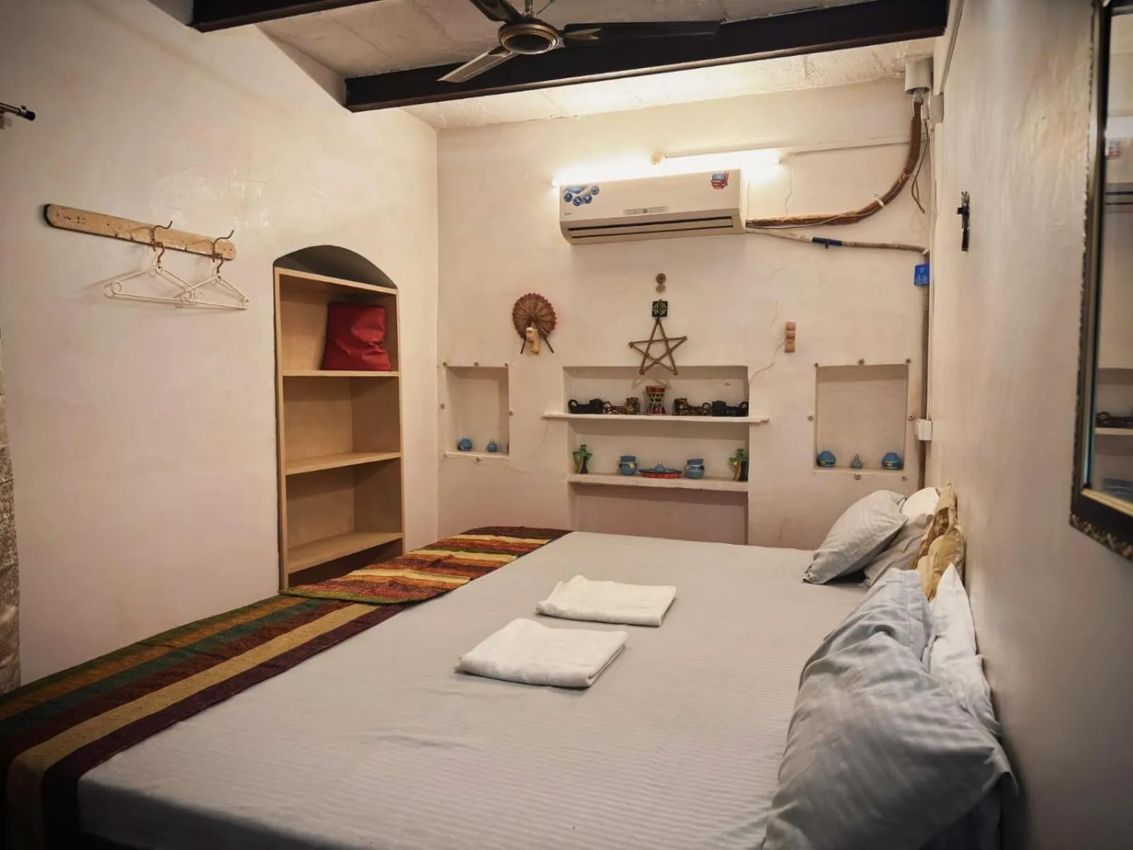 Bed in Narayana's Haveli